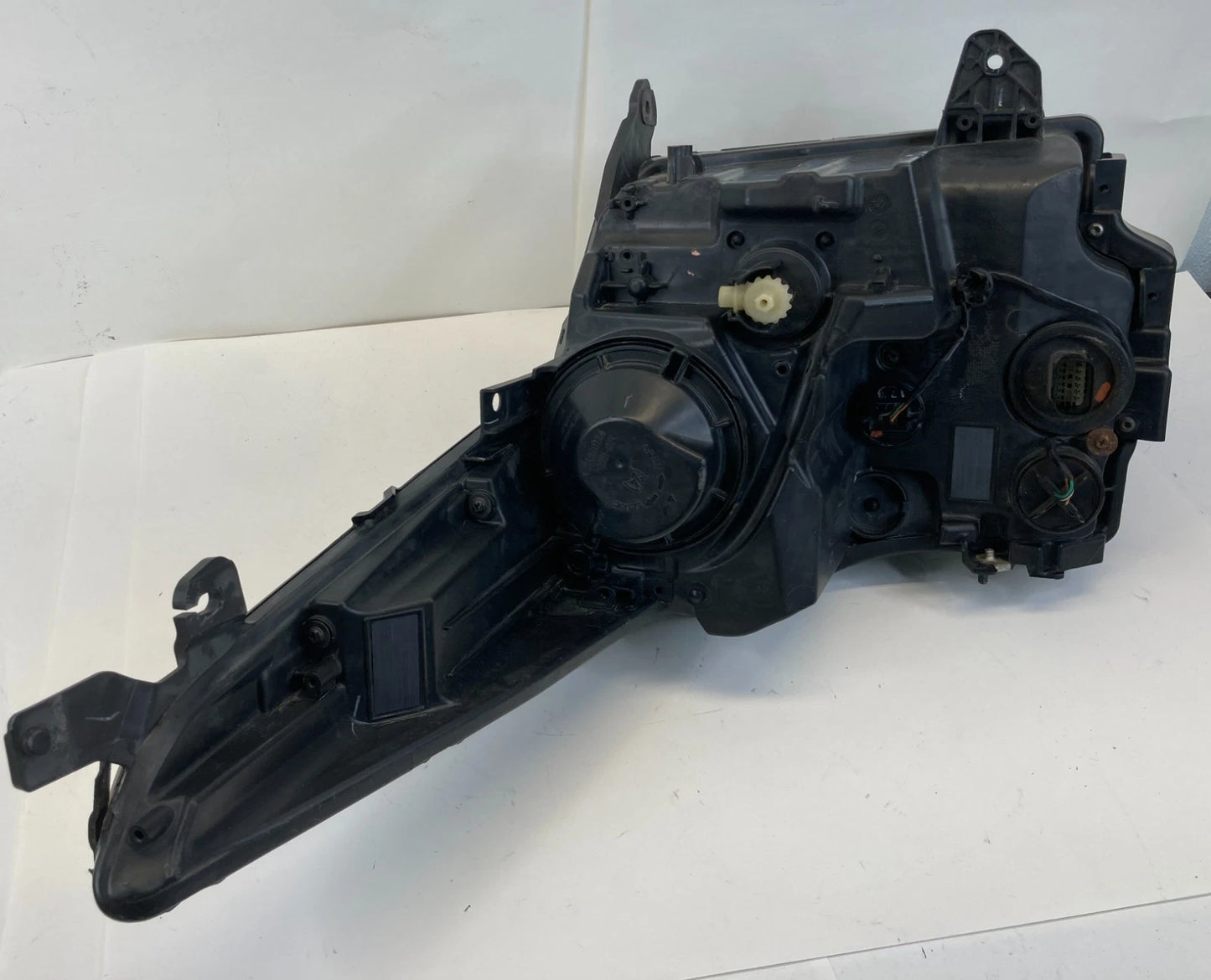 2013-2019 CADILLAC ATS FRONT LEFT DRIVER HEADLIGHT HEADLAMP HALOGEN 23180169