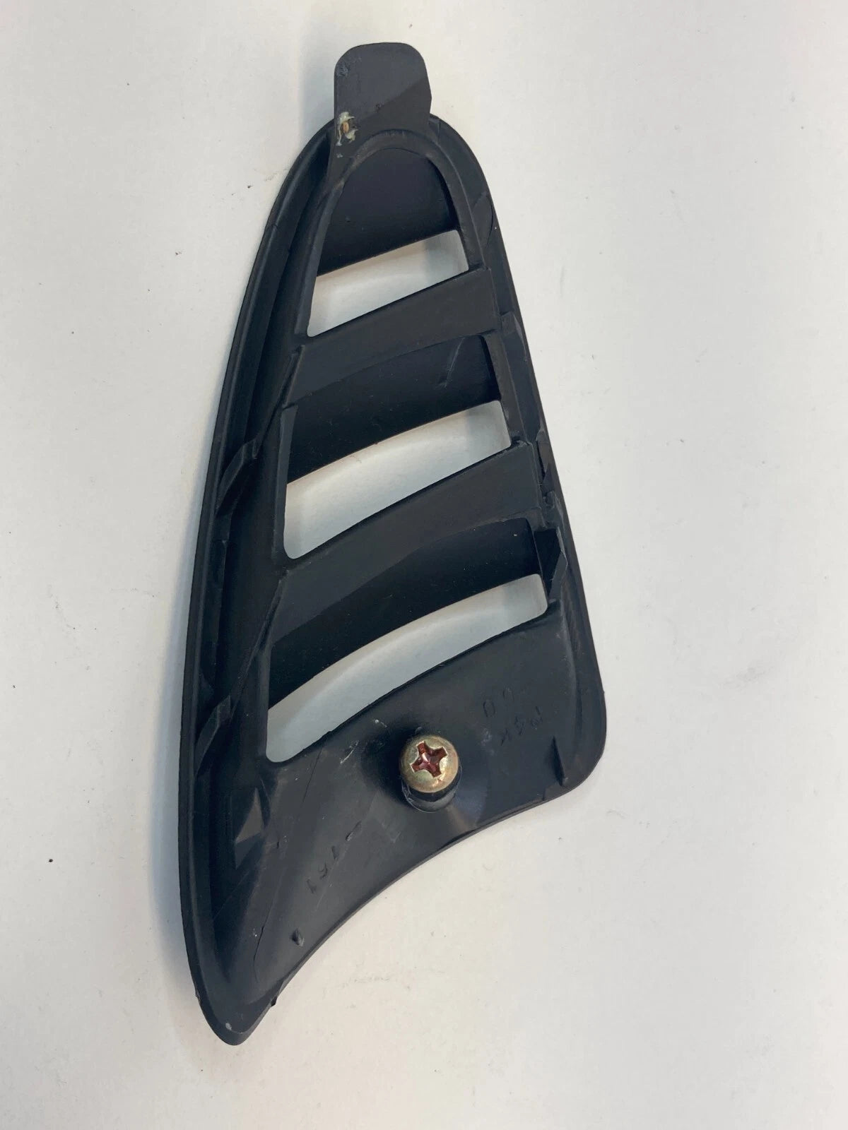 2004-2008 MAZDA 3 MAZDA3 DASHBOARD UPPER RIGHT SIDE AIR VENT DEFROSTER GRILLE