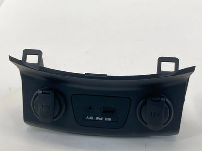 2013-2017 Hyundai Elantra GT Center Dash Auxiliary USB Jack W/ Trim Bezel Assy