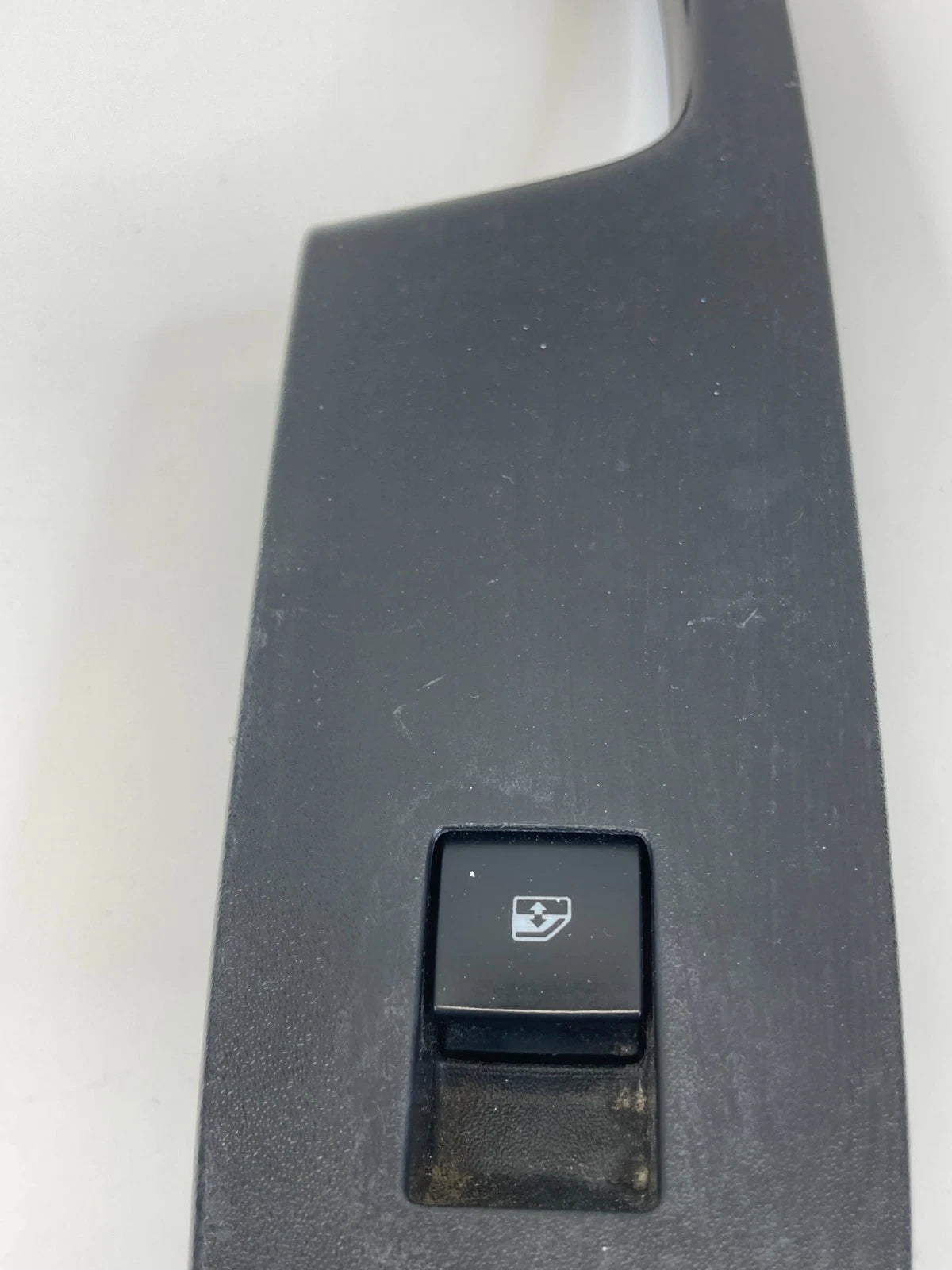 2010-2017 GMC TERRAIN FRONT RIGHT DOOR POWER WINDOW SWITCH W/ BEZEL 25946839