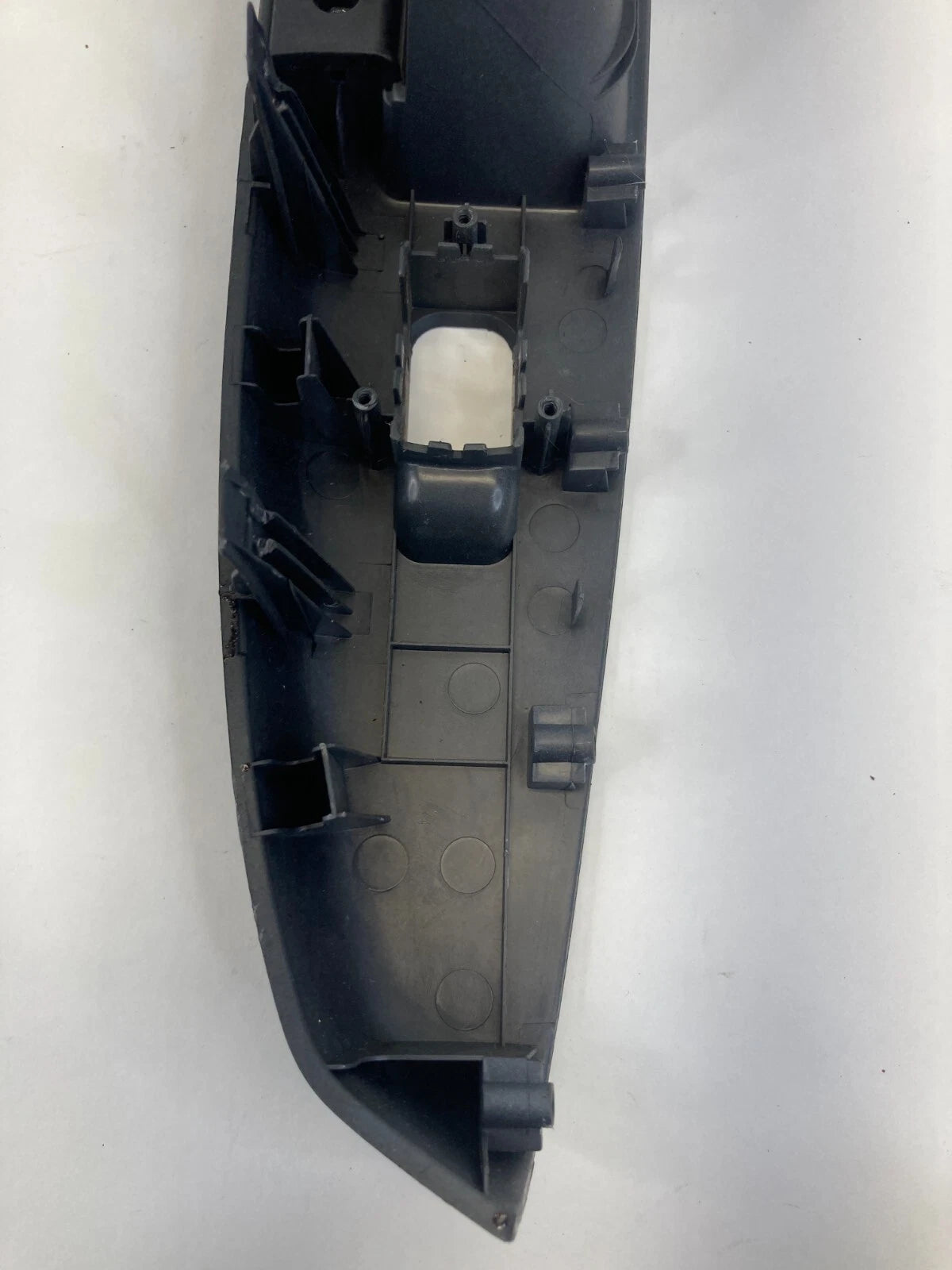 2010-2013 KIA SOUL REAR RIGHT PASSENGER SIDE DOOR WINDOW SWITCH BEZEL TRIM OEM