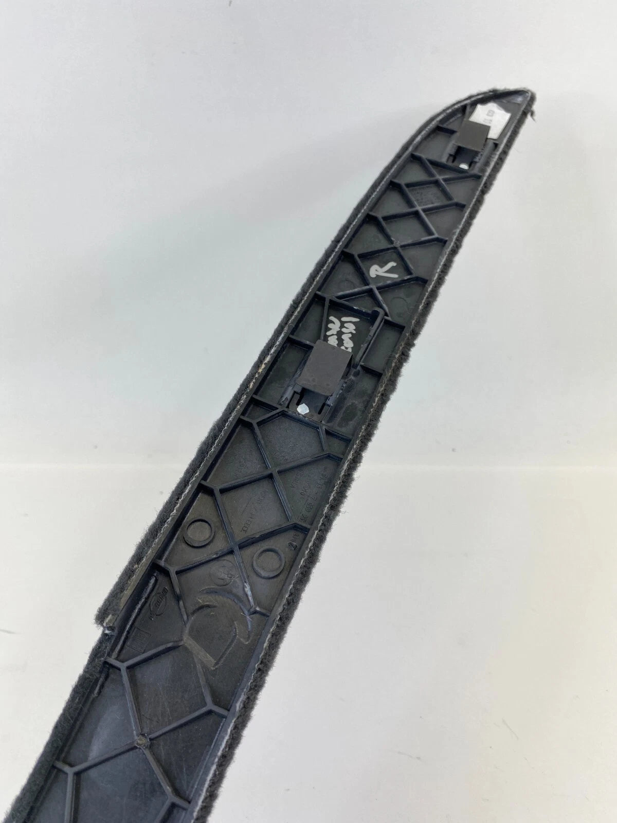 06-10 BMW 5-SERIES 550I RIGHT CENTER CONSOLE MOLDING CARPET TRIM 51167059952 OEM