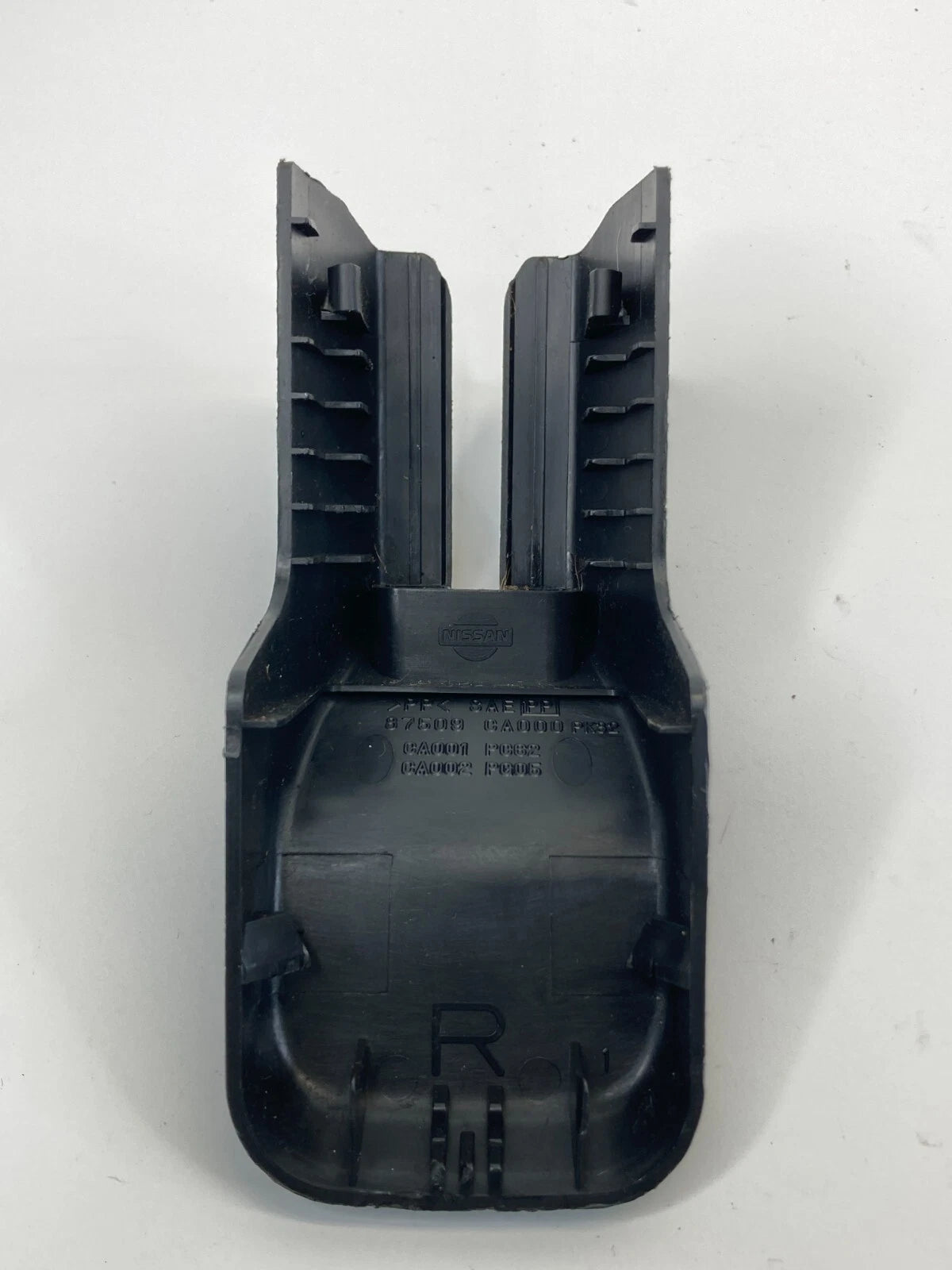 2003-2007 NISSAN MURANO SEAT RIGHT SIDE RAIL TRACK END COVER TRIM 87509-CA000