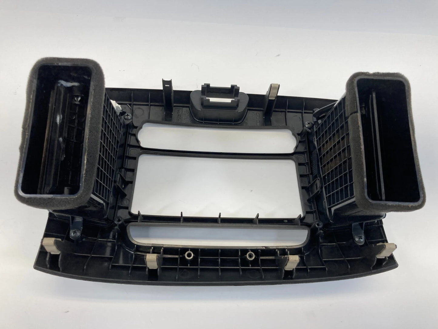 07-10 HYUNDAI ELANTRA CENTER DASH RADIO BEZEL CLIMATE CONTROL TRIM W AIR VENT