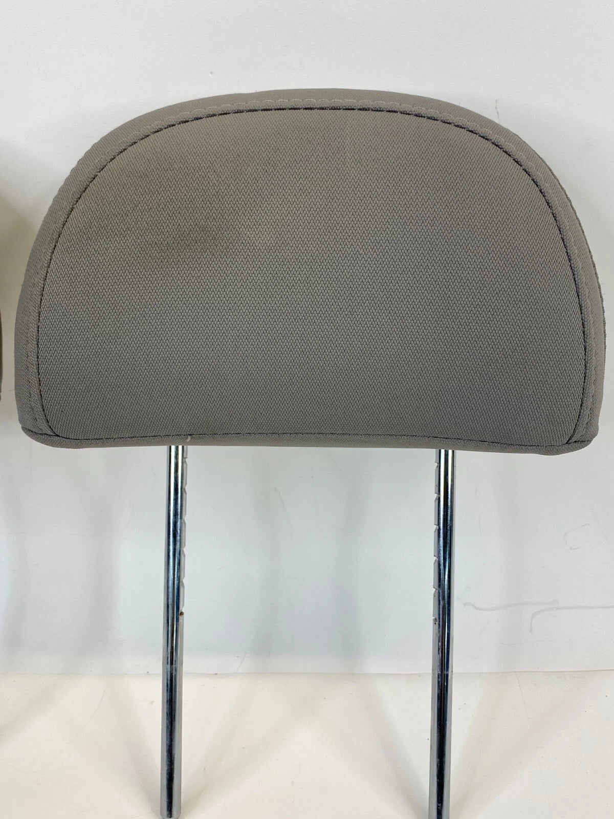 2008-2010 SATURN VUE REAR SEAT HEADREST HEAD REST LEFT & RIGHT PAIR SET OEM