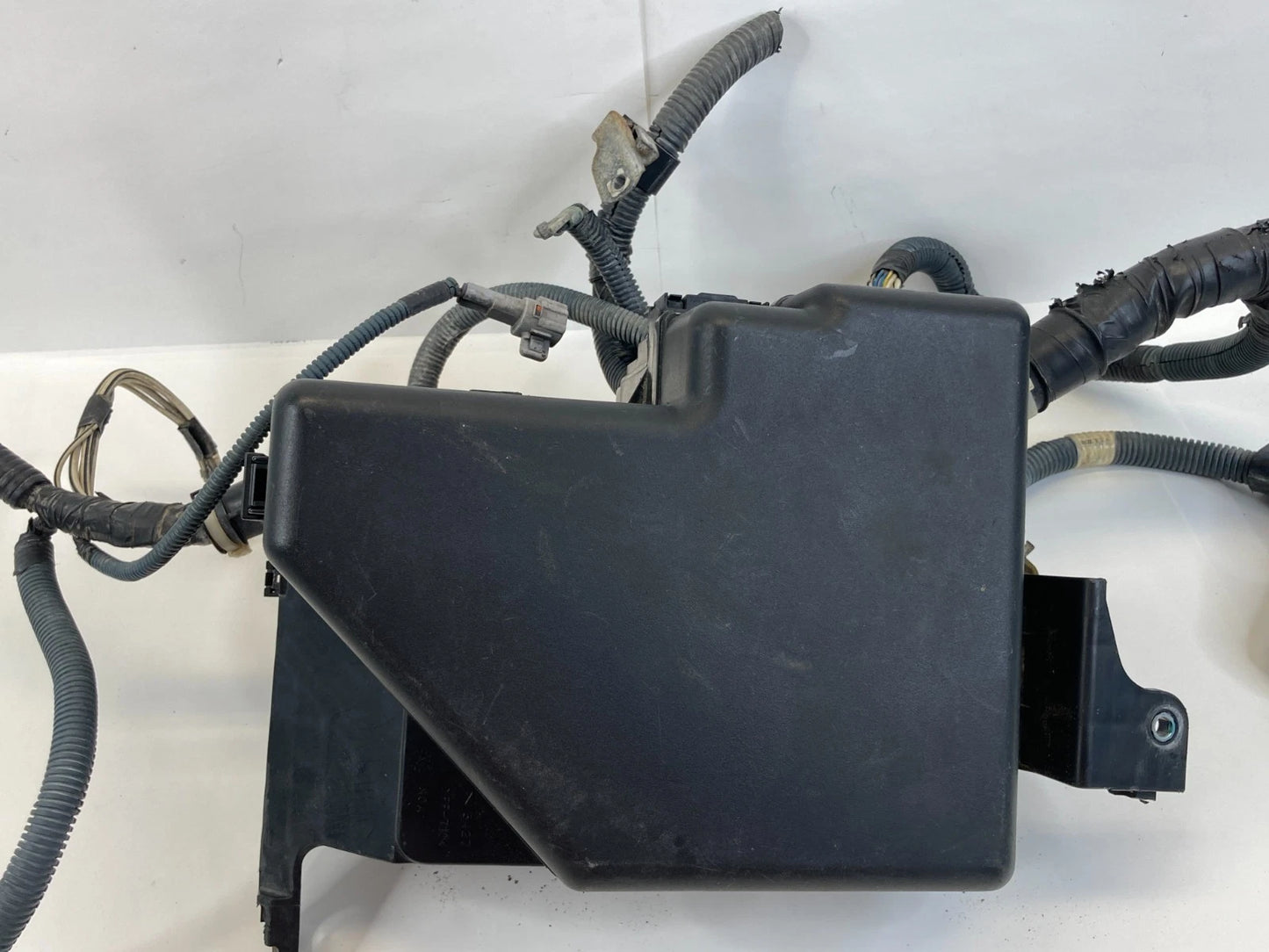 2008-2010 TOYOTA SIENNA 3.5L A/T ENGINE BAY FUSE RELAY DISTRIBUTION JUNCTION BOX