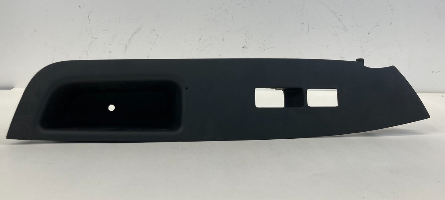 2011-2015 Kia Sorento Front Right Window Switch Bezel Trim 93575-2P000VA OEM