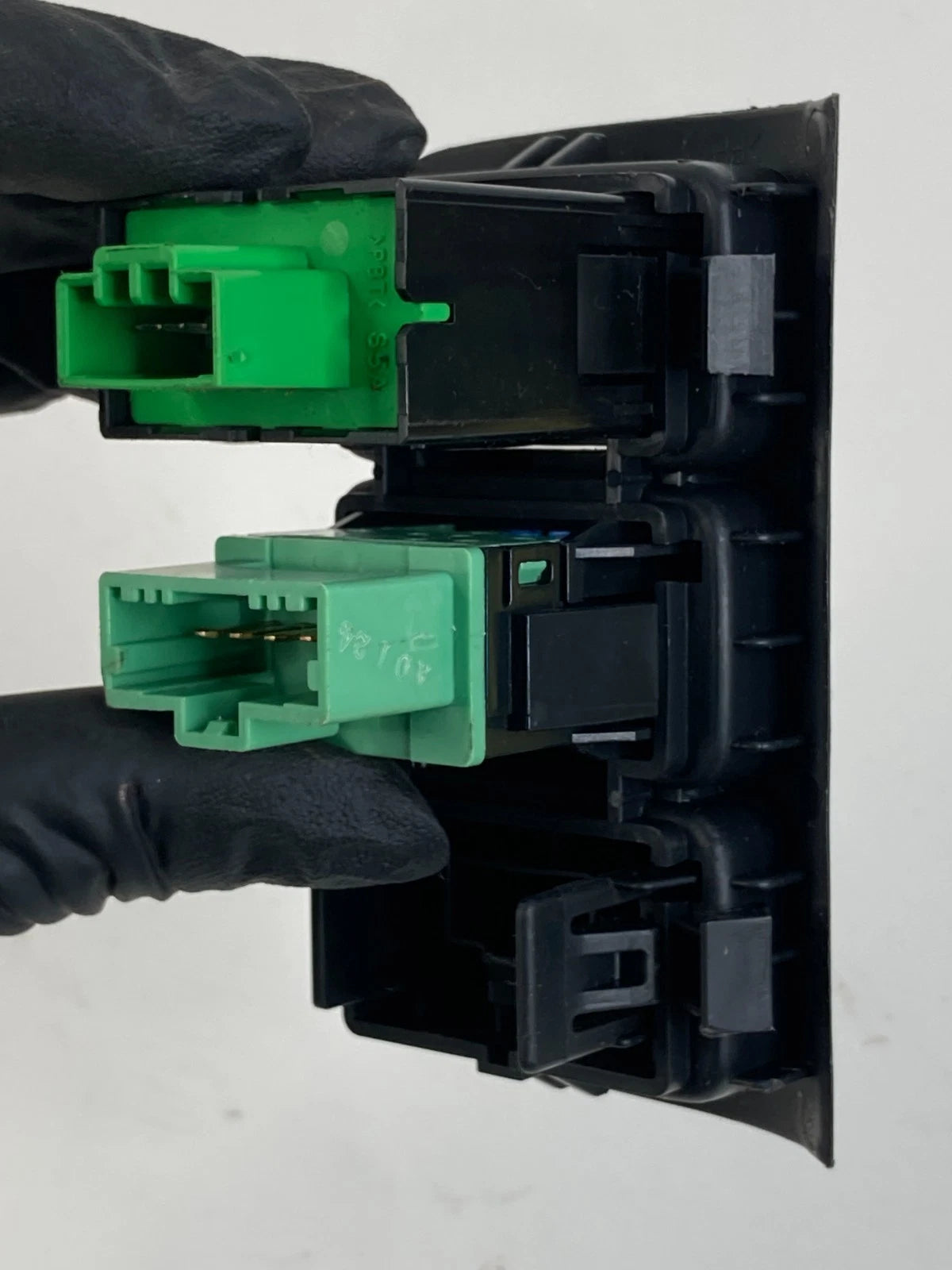 03-07 HONDA ACCORD SEDAN SUNROOF SUN ROOF SWITCH & TCS OFF BUTTON W/ TRIM BEZEL