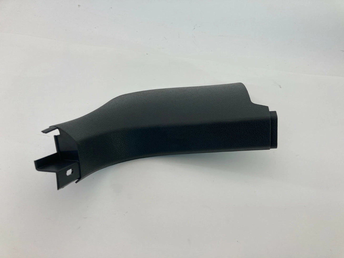 2005-2010 VOLKSWAGEN JETTA 06-09 RABBIT PASSENGER RIGHT LOWER KICK PANEL PEM