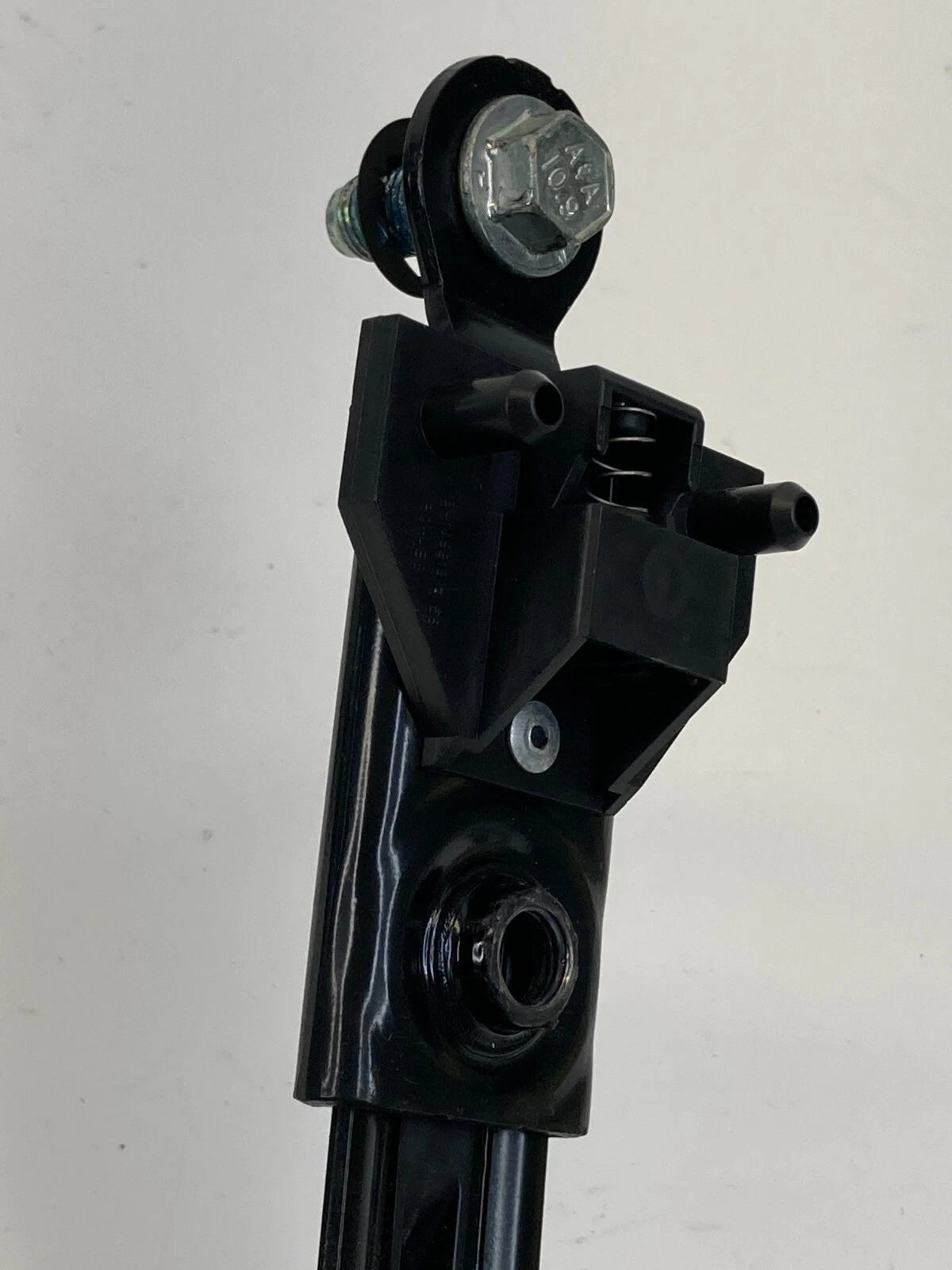 2011-2014 HYUNDAI SONATA FRONT LEFT OR RIGHT SIDE SEAT BELT HEIGHT ADJUSTER OEM