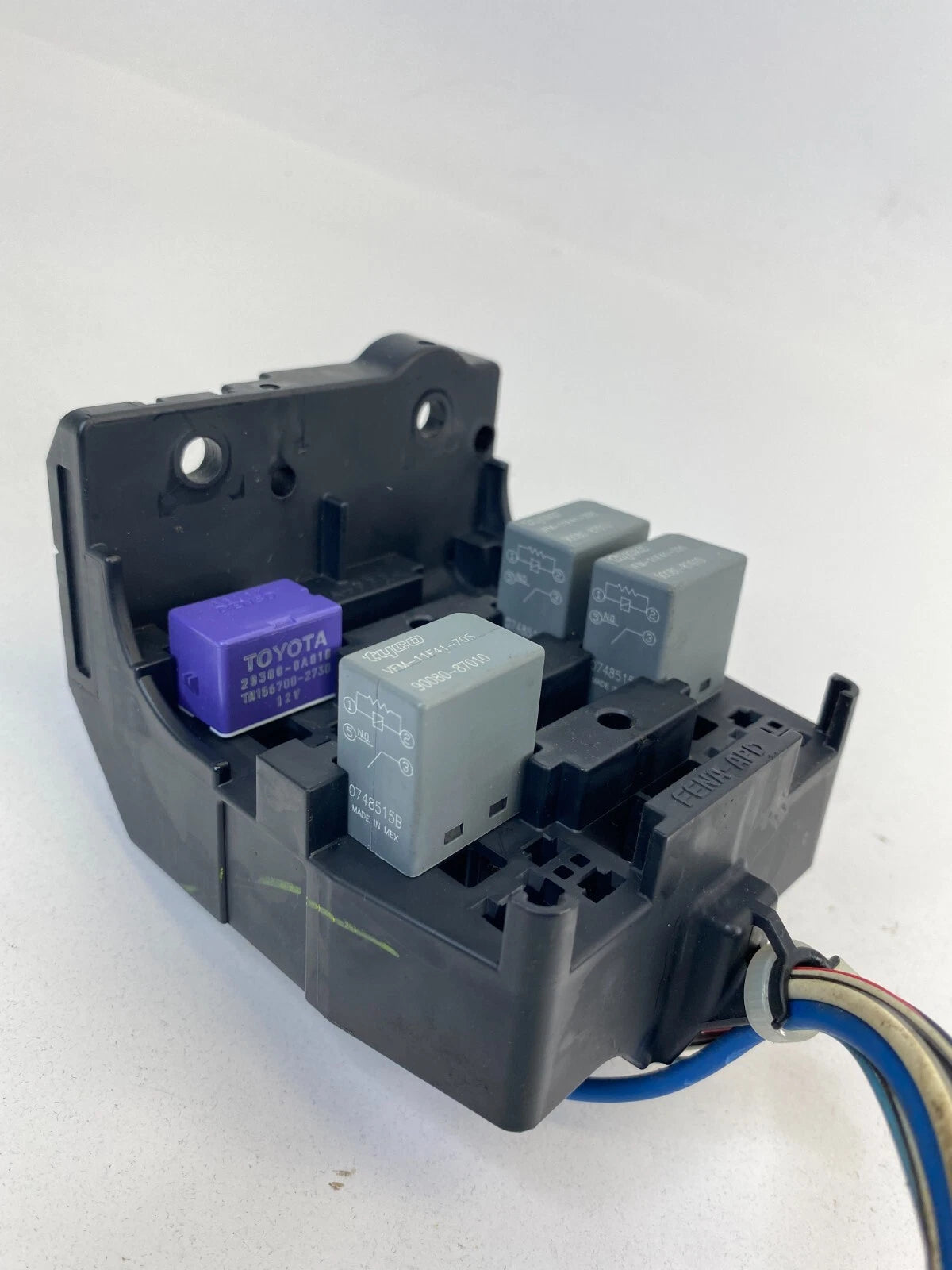 2009-2013 TOYOTA MATRIX 2.4L A/T FUSE RELAY FUSE BOX UNIT OEM