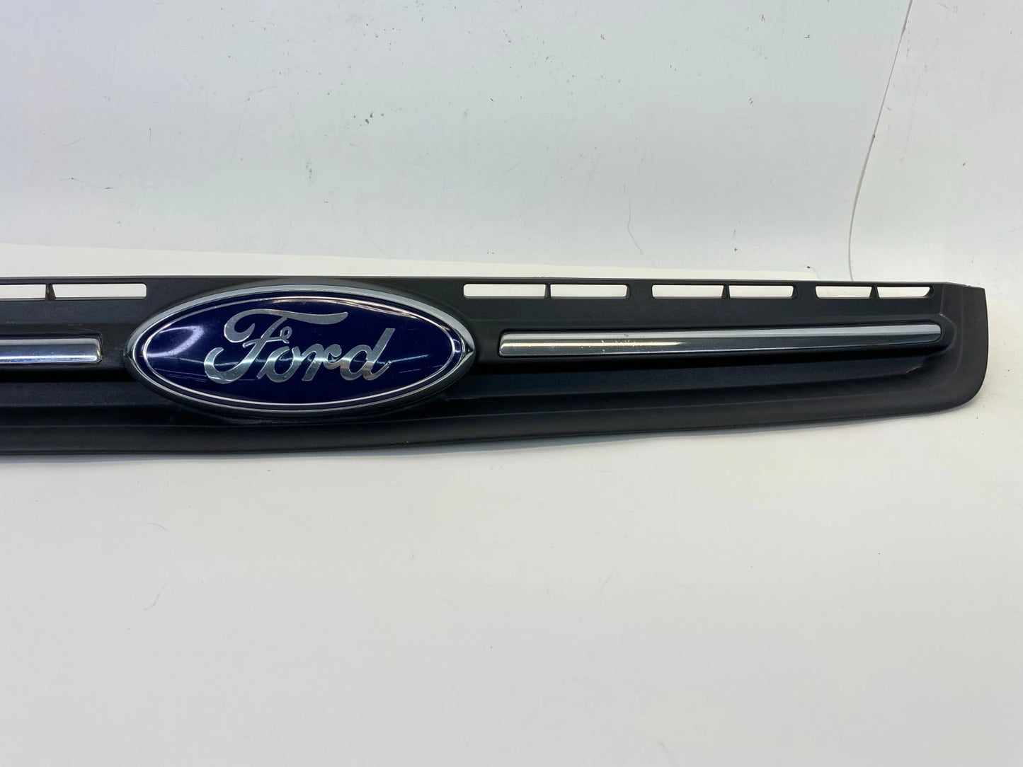 2013-2016 FORD ESCAPE FRONT UPPER BUMPER CENTER GRILLE W/ EMBLEM CJ54-8200-D OEM