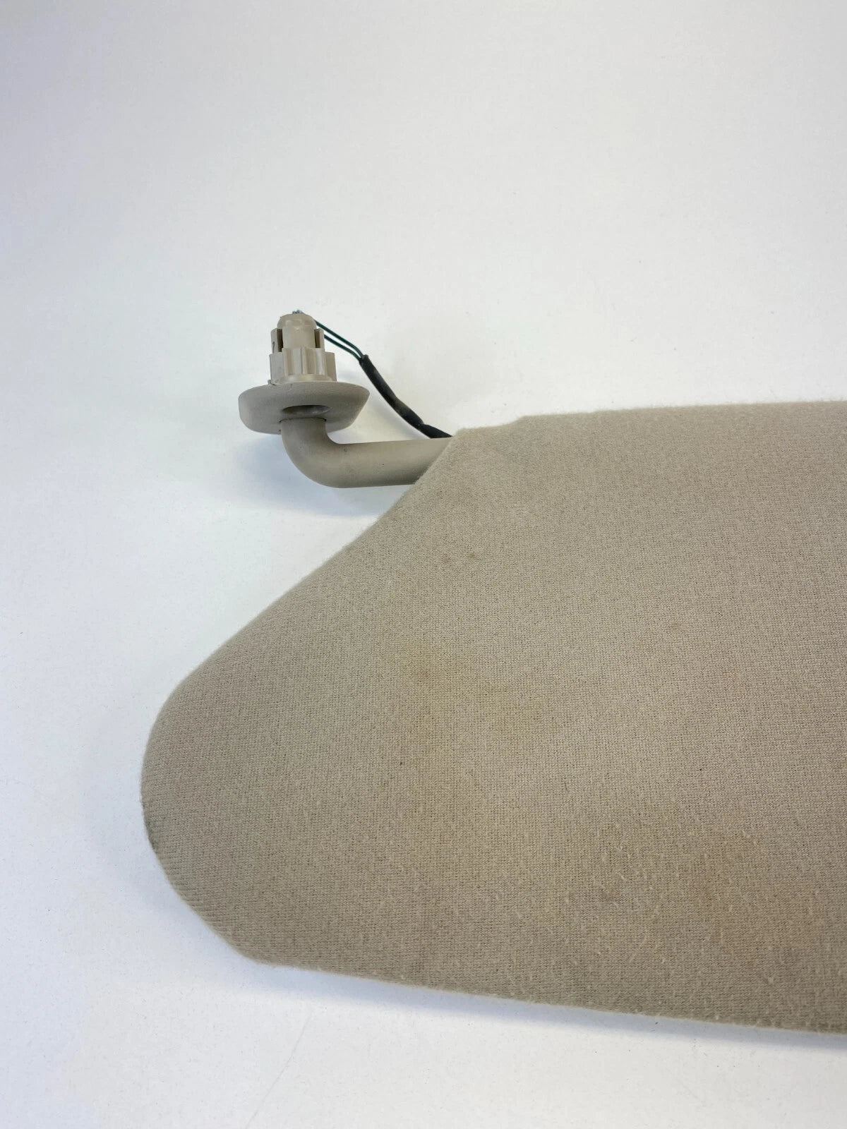 2004 2005 04 05 CHRYSLER PACIFICA ROOF RIGHT PASSENGER SUNVISOR SUN VISOR SHADE