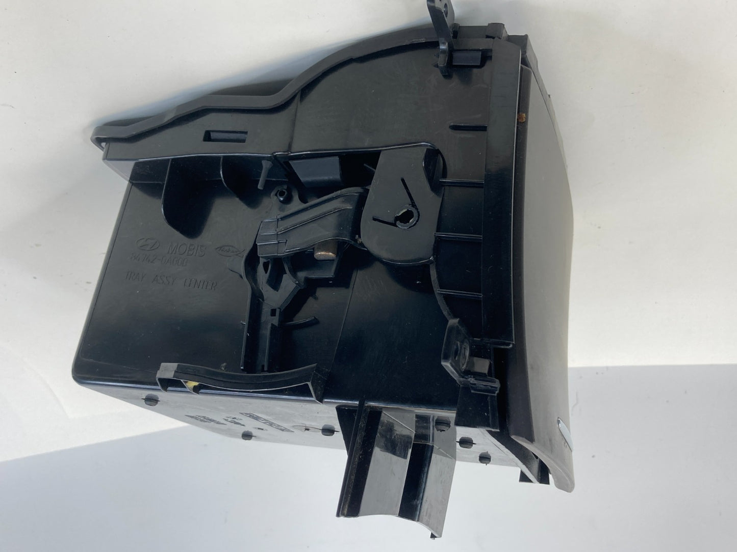 09 10 Hyundai Sonata Front Center Console Storage Compartment Tray 84742-0A000