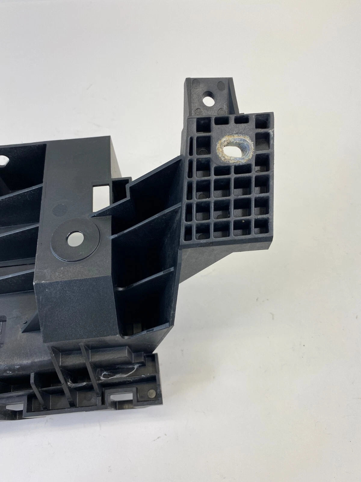 2013-2016 FORD FUSION SEDAN 2.5L ENGINE FUSE BOX MOUNT BRACKET DG9T-14A301AD OEM