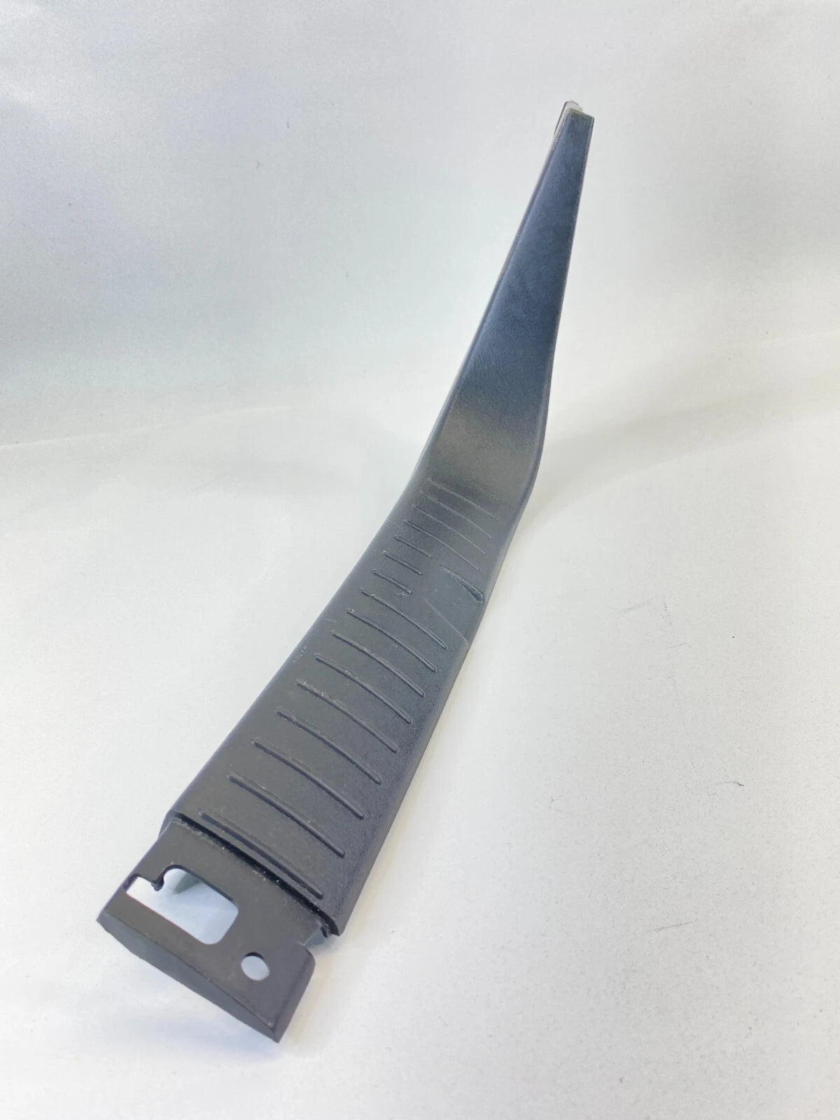 2003-2006 INFINITI G35 SEDAN RIGHT SIDE TRUNK REAR SILL PLATE TRIM 84992-AL500