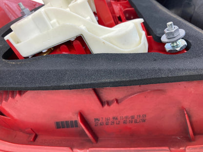 07 08 BMW 328XI REAR RIGHT PASSENGER SIDE OUTER TAIL LIGHT TAILLIGHT 7161956 OEM