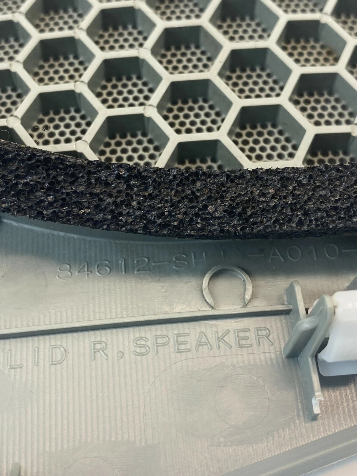 2005-2010 HONDA ODYSSEY REAR RIGHT SIDE SPEAKER GRILLE COVER 84612-SHJA-A010 OEM
