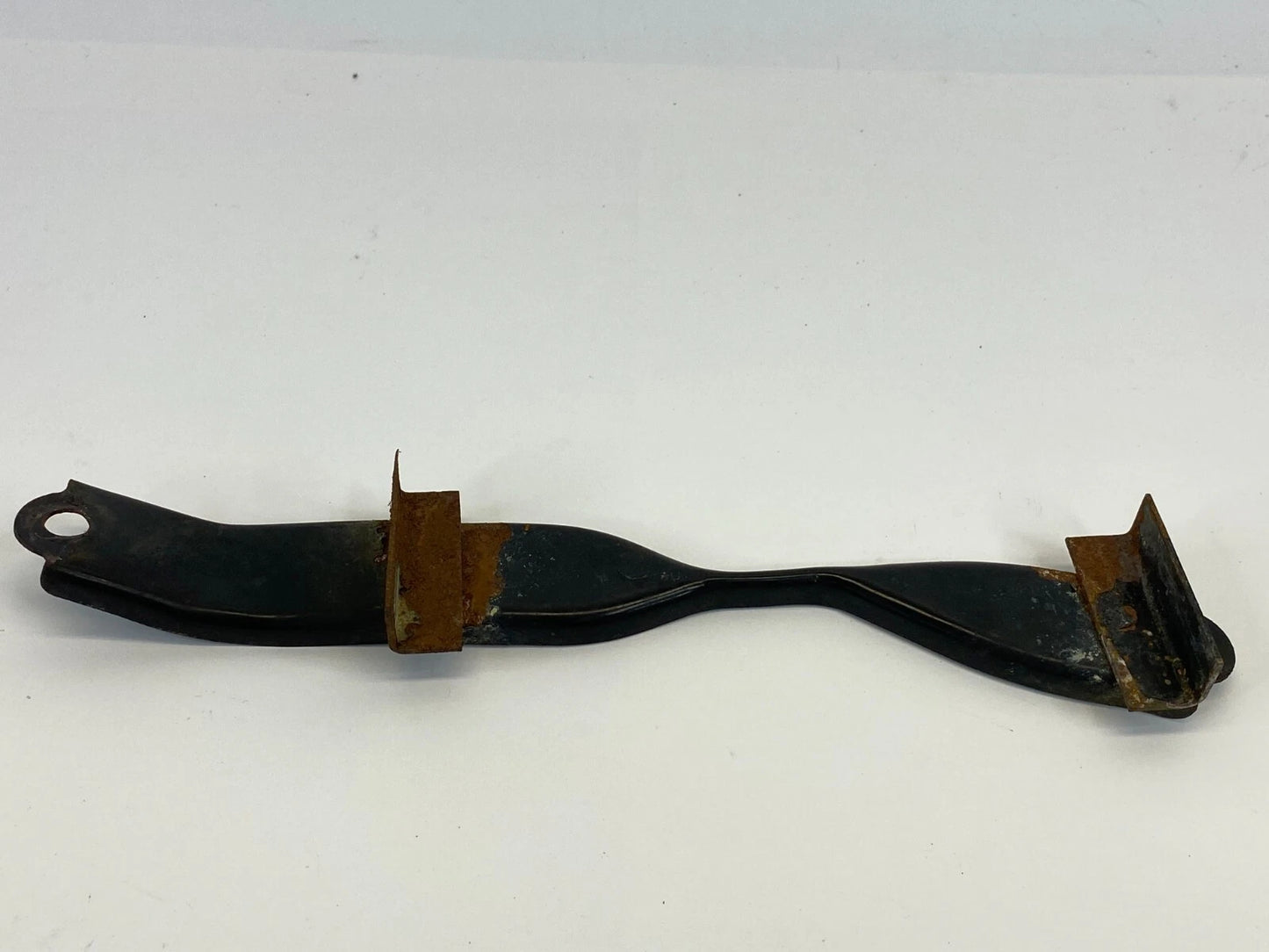 03 04 05 06 07 08 TOYOTA COROLLA 1.8L L4 BATTERY HOLD DOWN FRAME CLAMP OEM