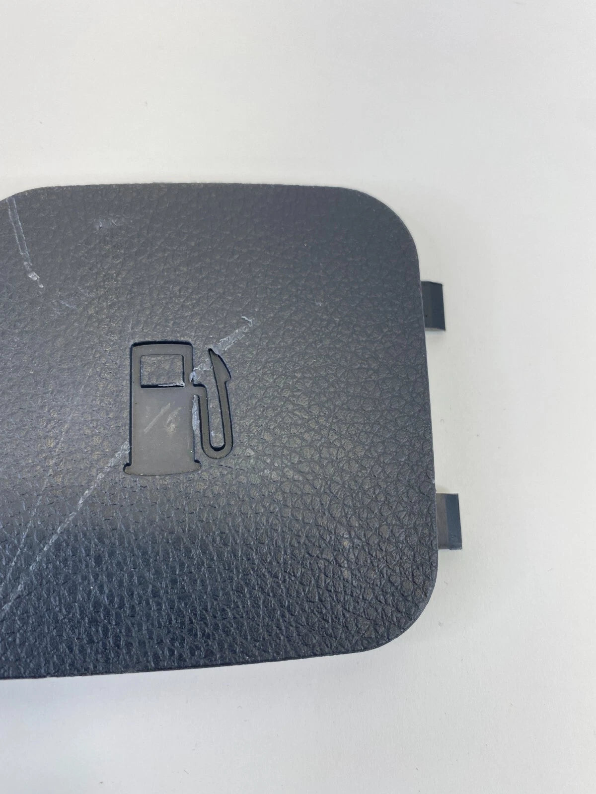 2013-2018 HYUNDAI SANTA FE REAR RIGHT QUARTER PANEL ACCESS COVER OEM 85737-4Z000