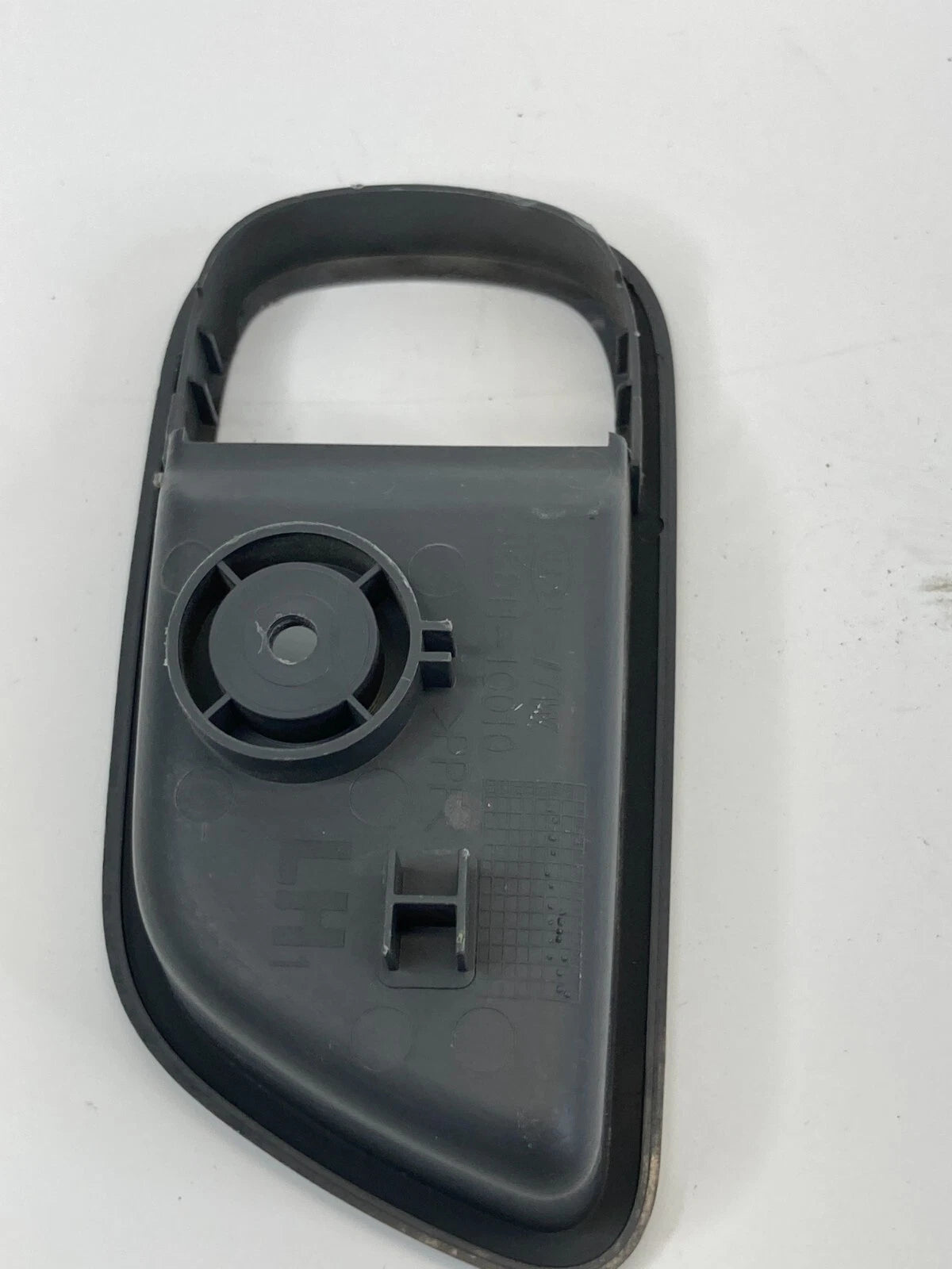2009-2011 KIA RIO REAR LEFT SIDE INTERIOR DOOR HANDLE BEZEL TRIM 82611-1G010 OEM