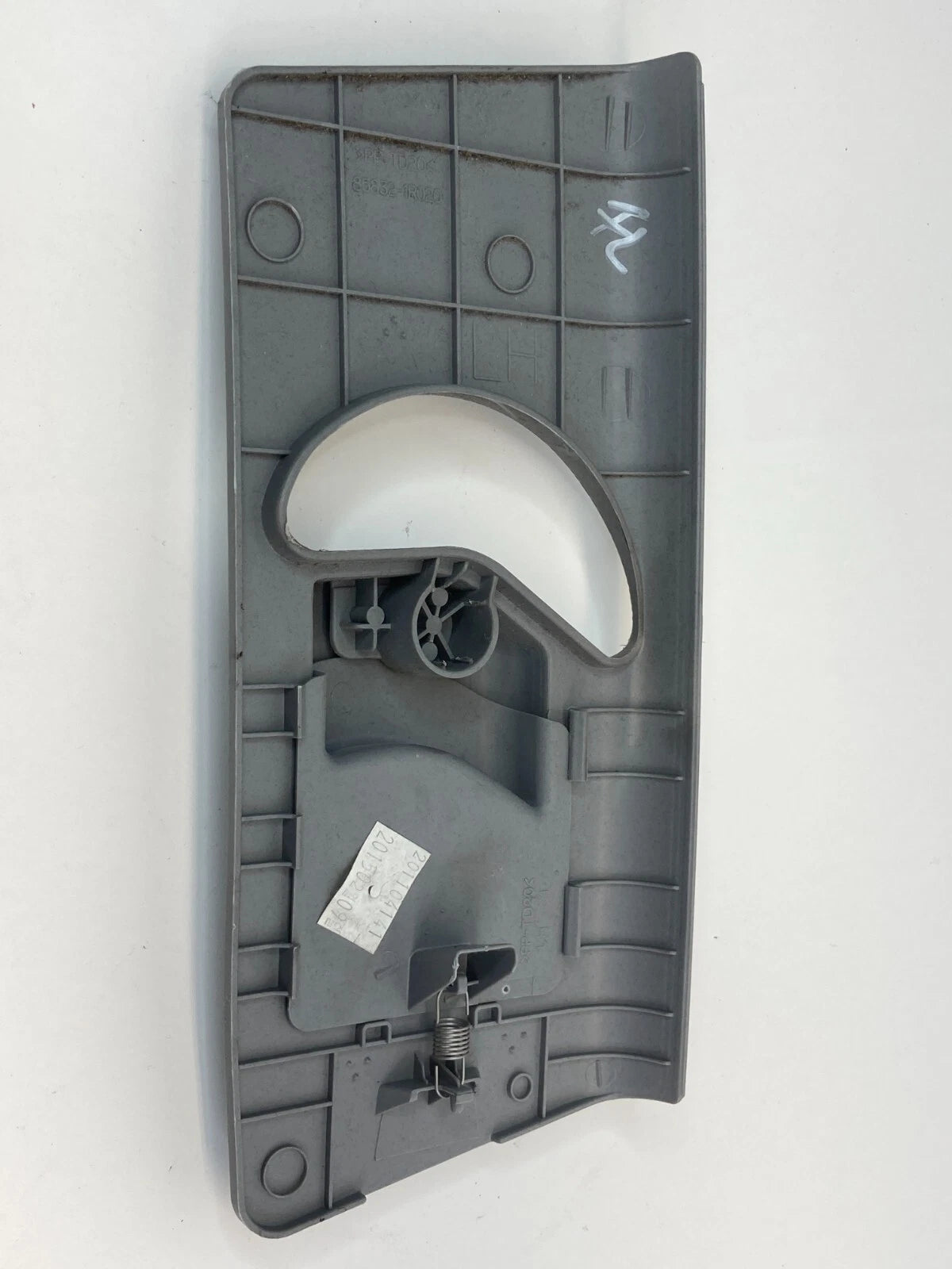 12-17 HYUNDAI ACCENT SEDAN 4-DR FRONT LEFT SEAT BELT ADJUSTER COVER 85832-1R020