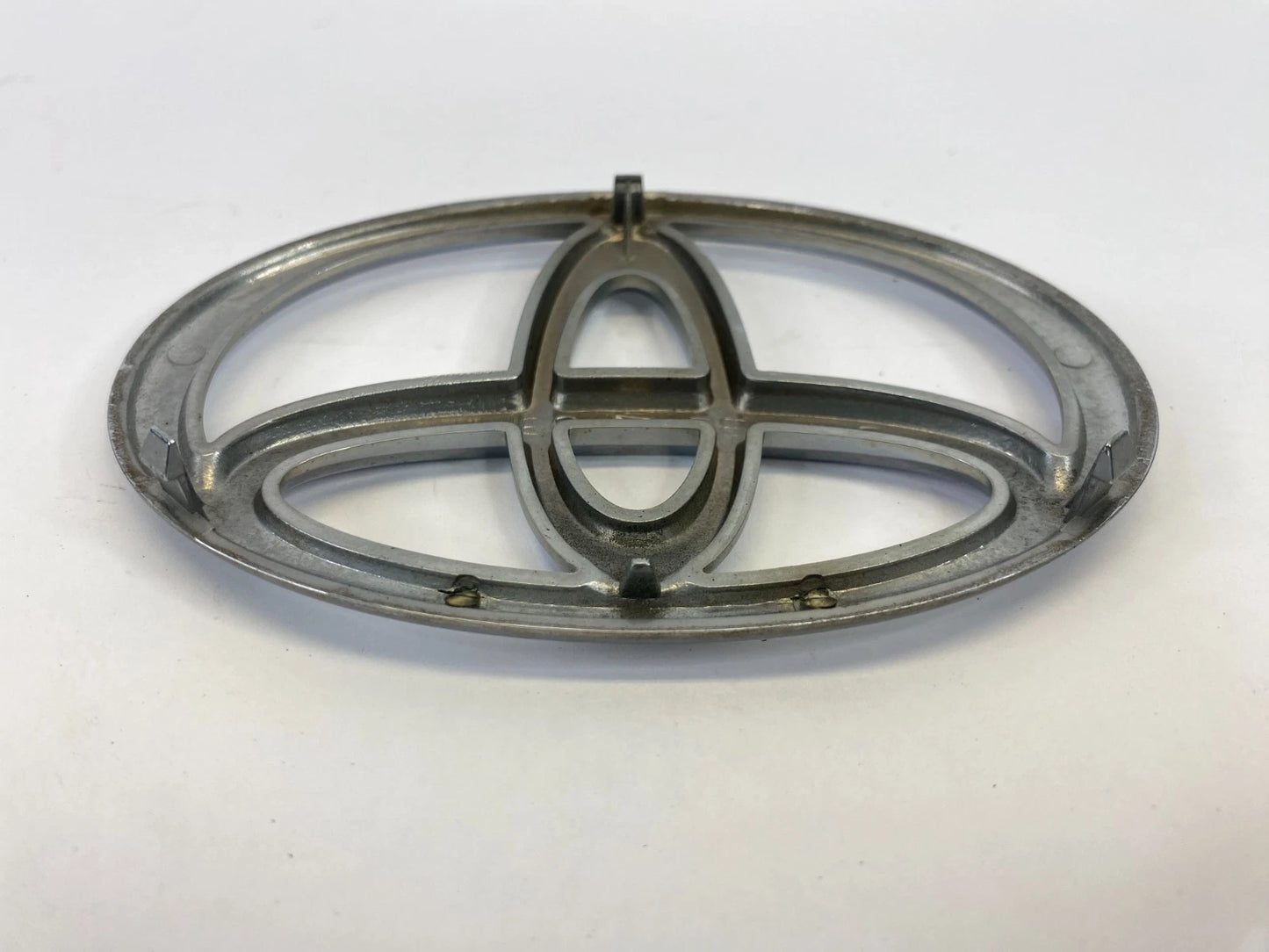 2009-2015 TOYOTA VENZA FRONT GRILLE REAR LIFTGATE LOGO BADGE 75311-AA040 OEM