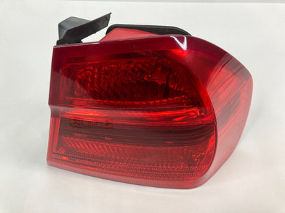 2006 BMW 330i Sedan Right Passenger Side Tail Light Outer Tail Lamp 716195625