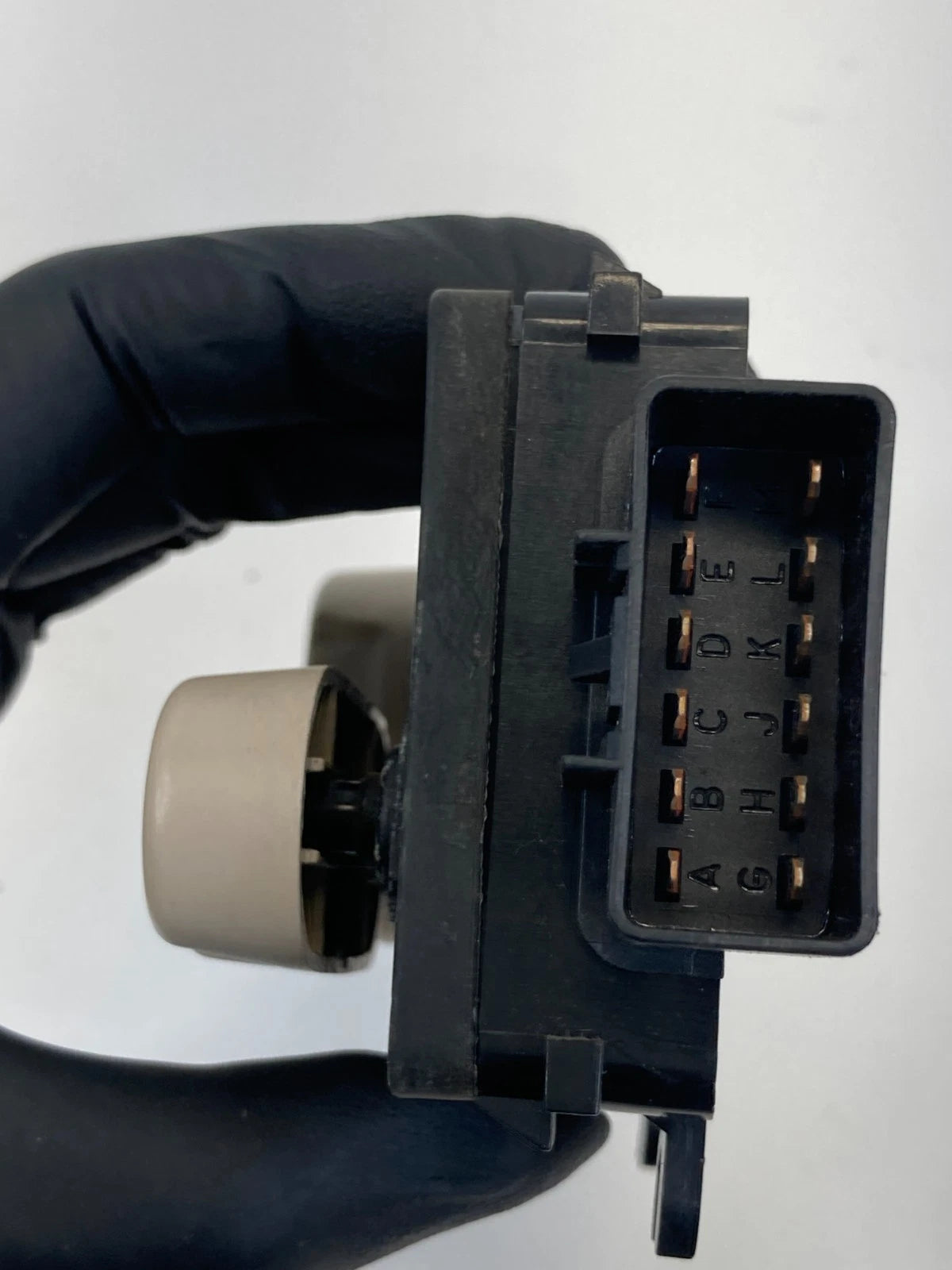 2003-2006 LINCOLN NAVIGATOR FRONT RIGHT SEAT POSITION CONTROL SWITCH 2L7T-14B701