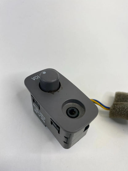 01-06 TOYOTA SEQUOIA CENTER CONSOLE LEFT OR RIGHT HEADPHONE VOLUME AUX PLUG IN