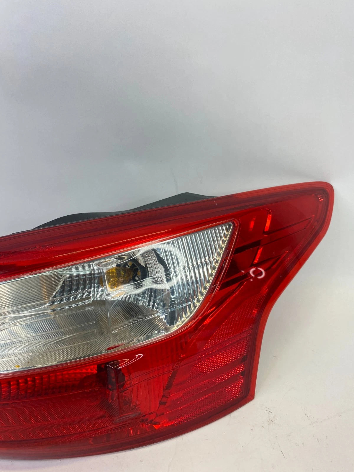 2012 2013 2014 FORD FOCUS SEDAN RIGHT PASSENGER OUTER TAIL LIGHT TAILLAMP OEM