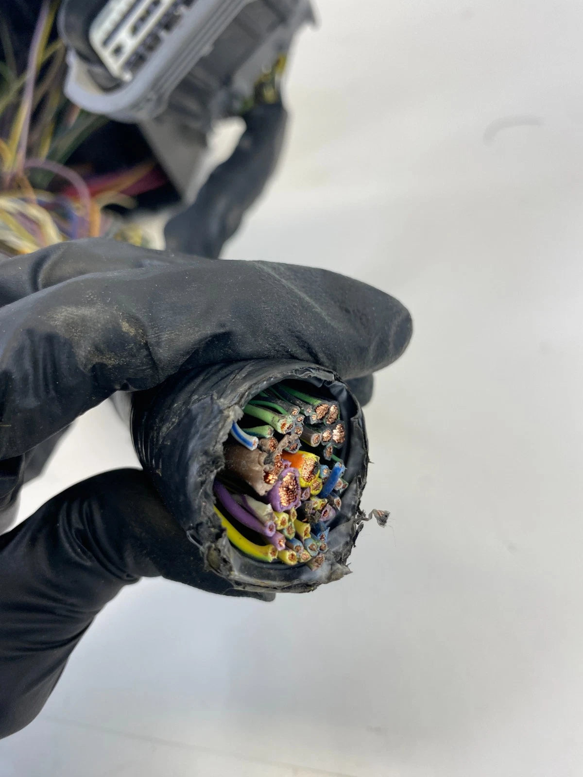 13-19 Ford Flex Taurus MKT 3.5L V6 Under Hood Cabin Fuse Relay Junction Block