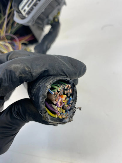 13-19 Ford Flex Taurus MKT 3.5L V6 Under Hood Cabin Fuse Relay Junction Block