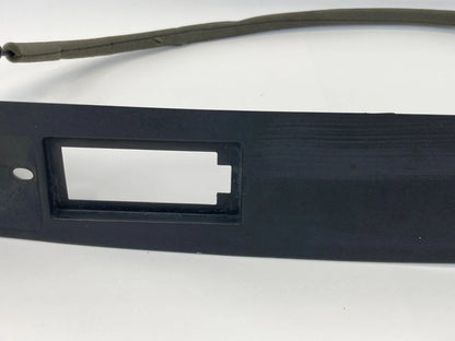 09 10 DODGE JOURNEY REAR TRUNK LID LICENSE LAMP LIGHT MOLDING BEZEL 05178320AE