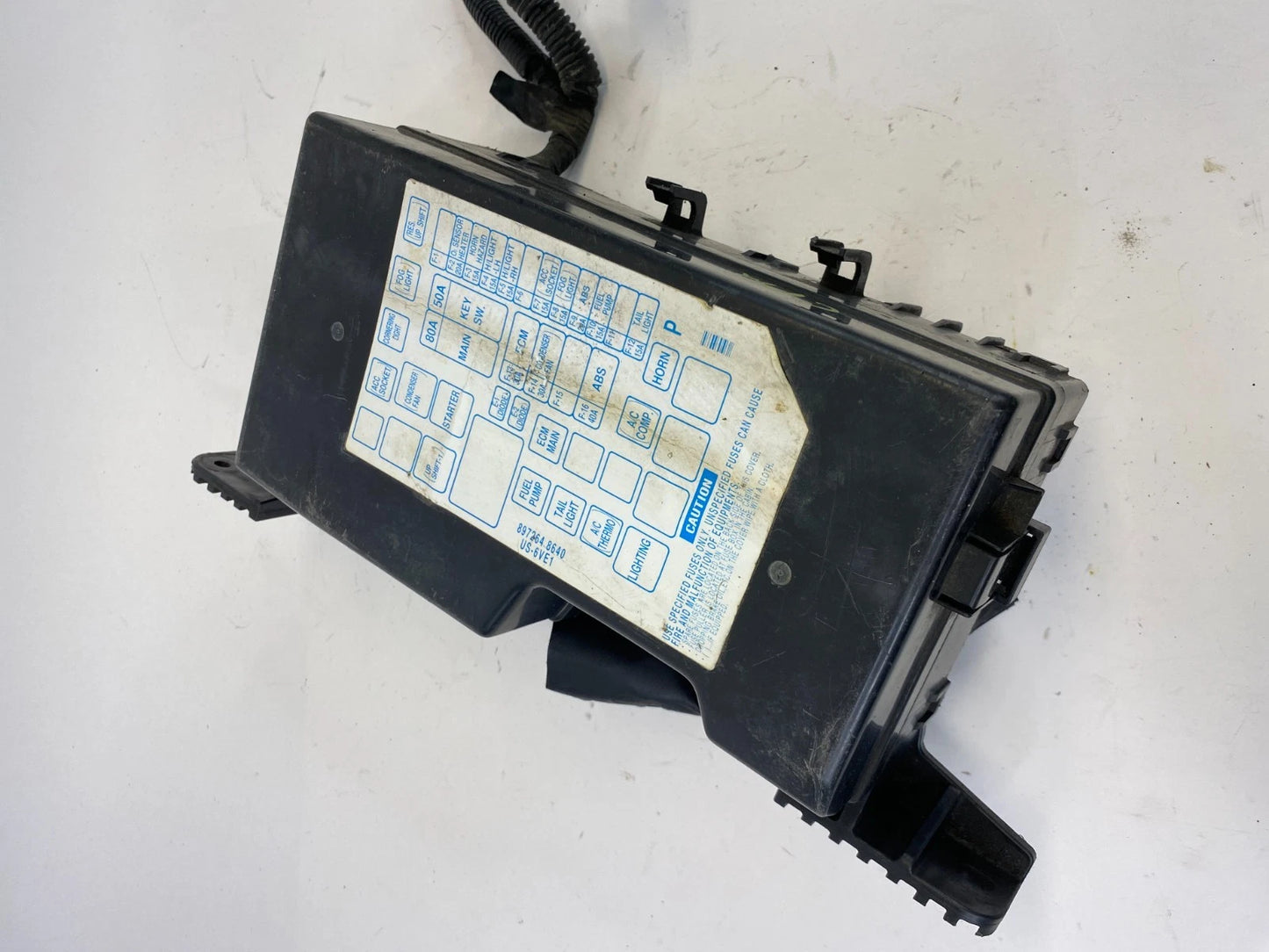 1992-2002 ISUZU TROOPER ENGINE FUSE AND RELAY BLOCK BOX ASSEMBLY OEM