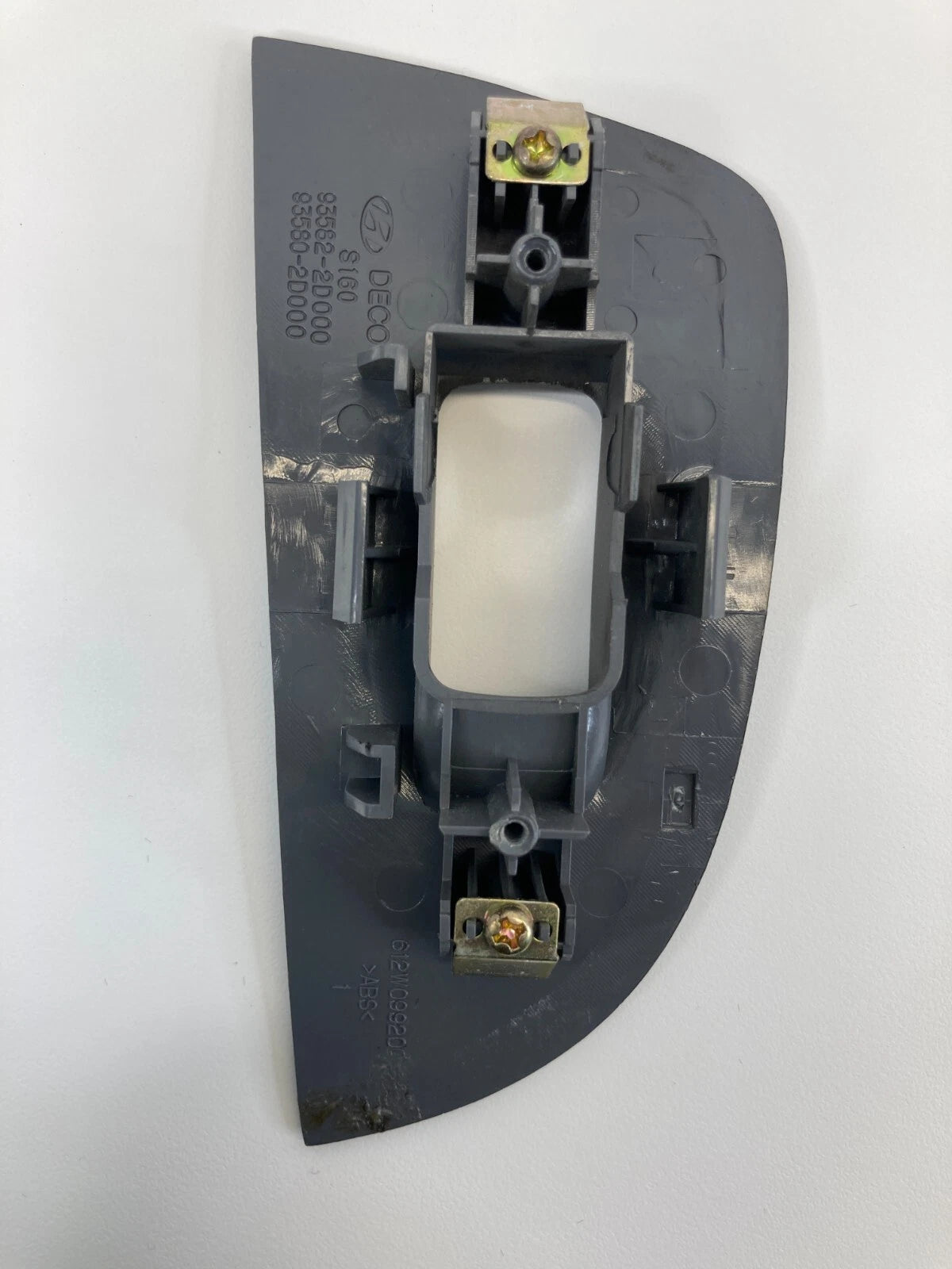 2001-2006 HYUNDAI ELANTRA REAR LEFT SIDE WINDOW SWITCH COVER TRIM 93582-2D000