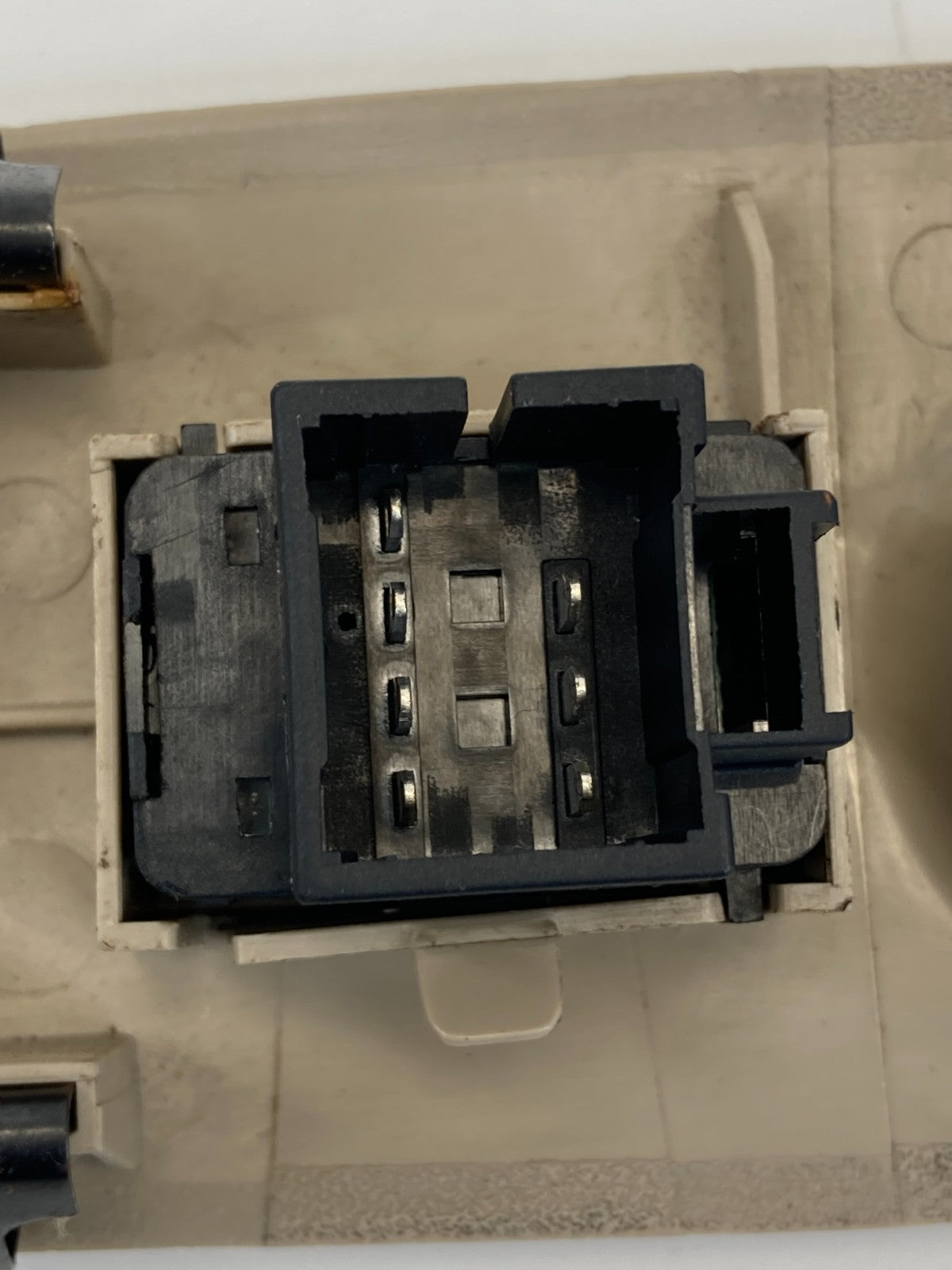 2000-2005 Chevy Monte Carlo Front Right Door Window Switch W Trim 10291206 OEM