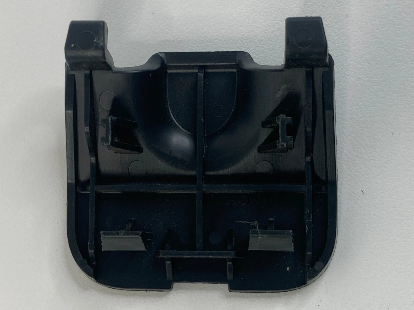 2010 2011 HONDA ACCORD CROSSTOUR REAR INTERIOR QUARTER PANEL COVER TIE DOWN HOOK