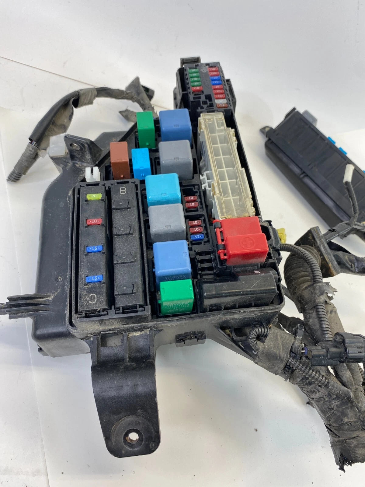 2004-2009 TOYOTA PRIUS 1.5L A/T ENGINE FUSE BOX RELAY BLOCK W/ SMALL FUSE OEM