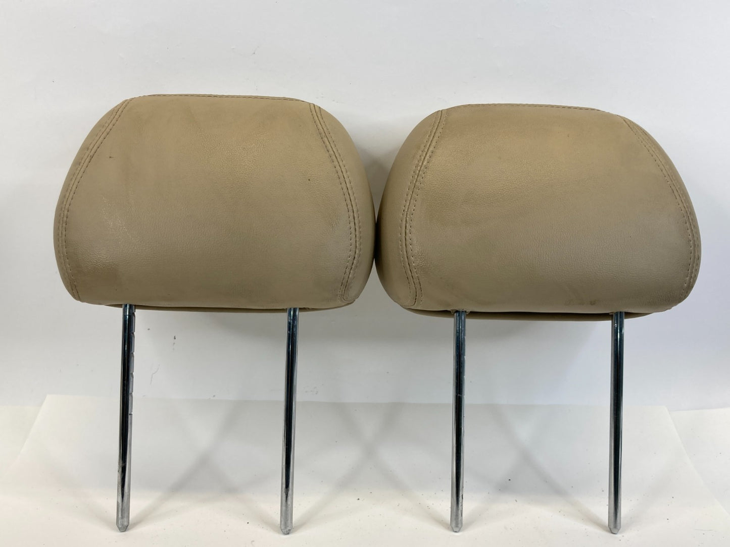 2009 09 Hyundai Sonata Front Left & Right Seat Headrest Head Rest Set Pair OEM