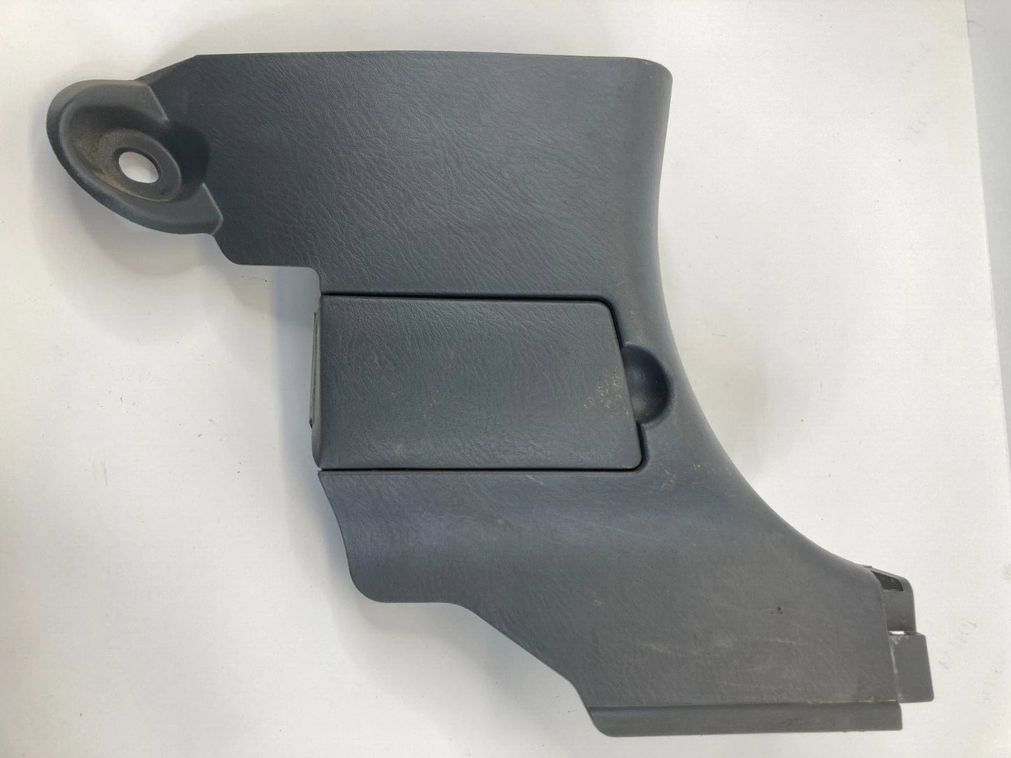 2003 2004 HONDA PILOT RIGHT SIDE LOWER KICK COWL PANEL COVER BEZEL 83111-S9V OEM