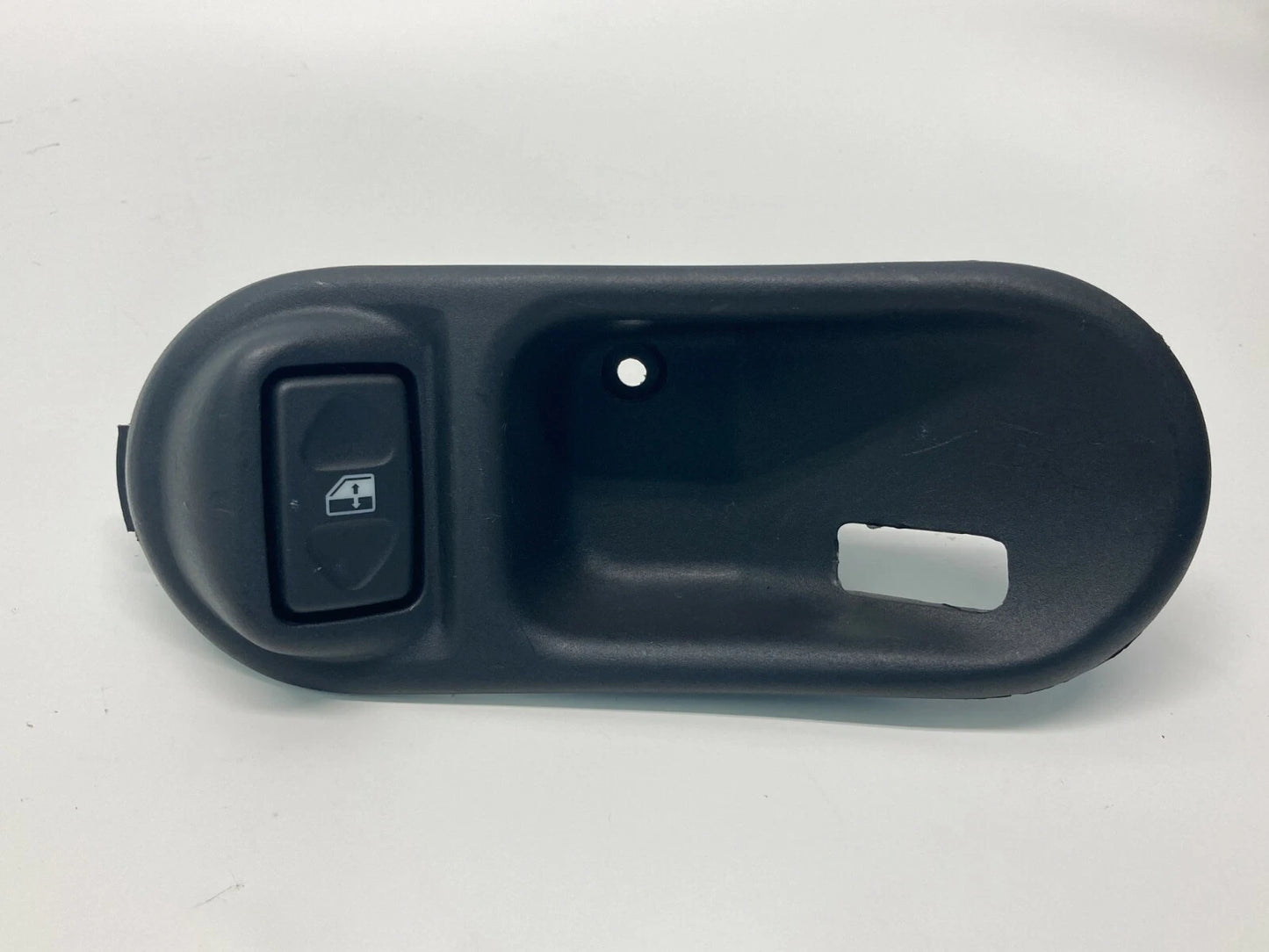 99-02 LAND ROVER DISCOVERY FRONT RH DOOR HANDLE BEZEL W/ WINDOW SWITCH AWR6052
