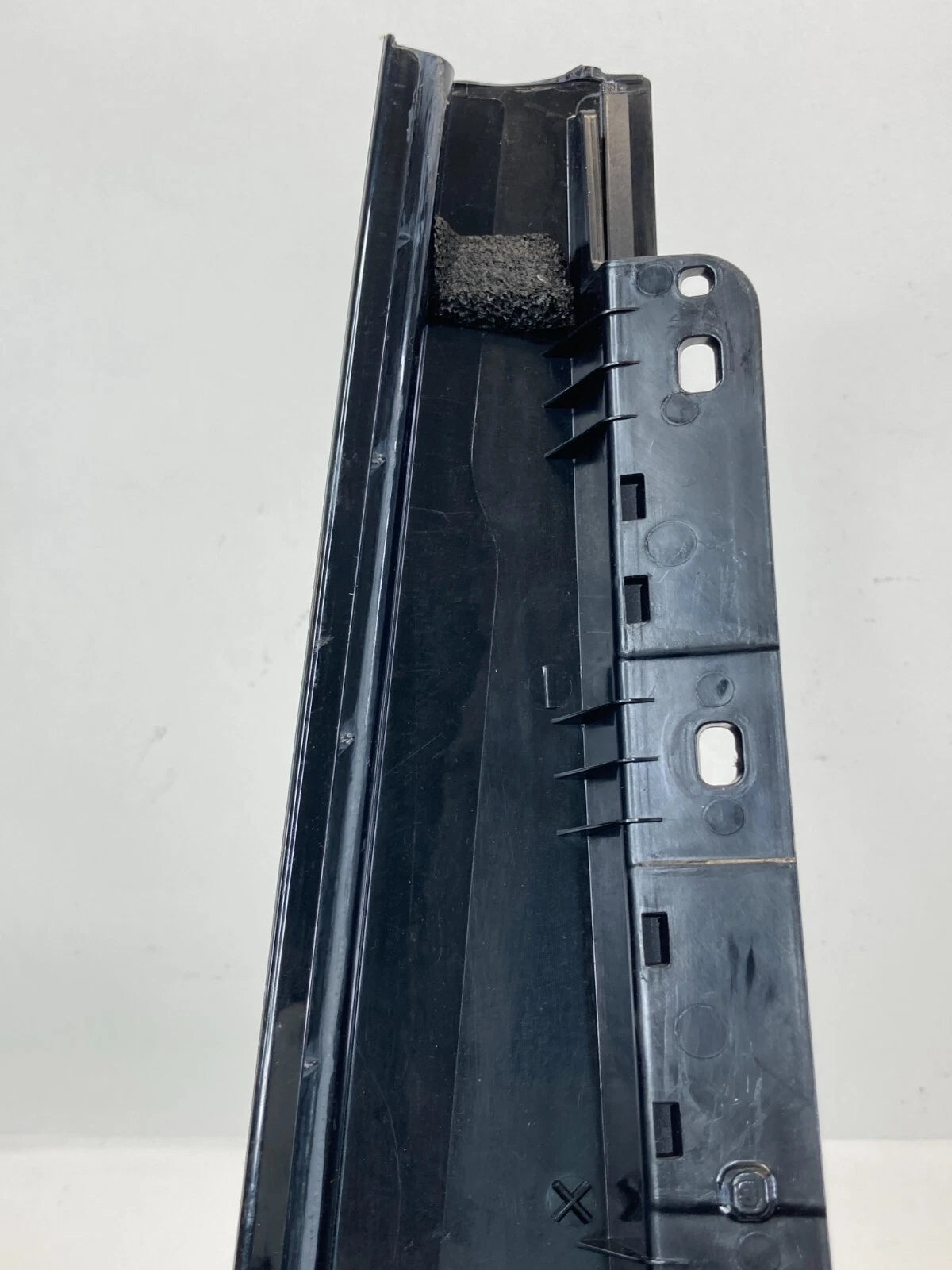 2009-2015 JAGUAR XF REAR RIGHT EXTERIOR B-PILLAR MOLDING TRIM 8X23-F255A62 OEM