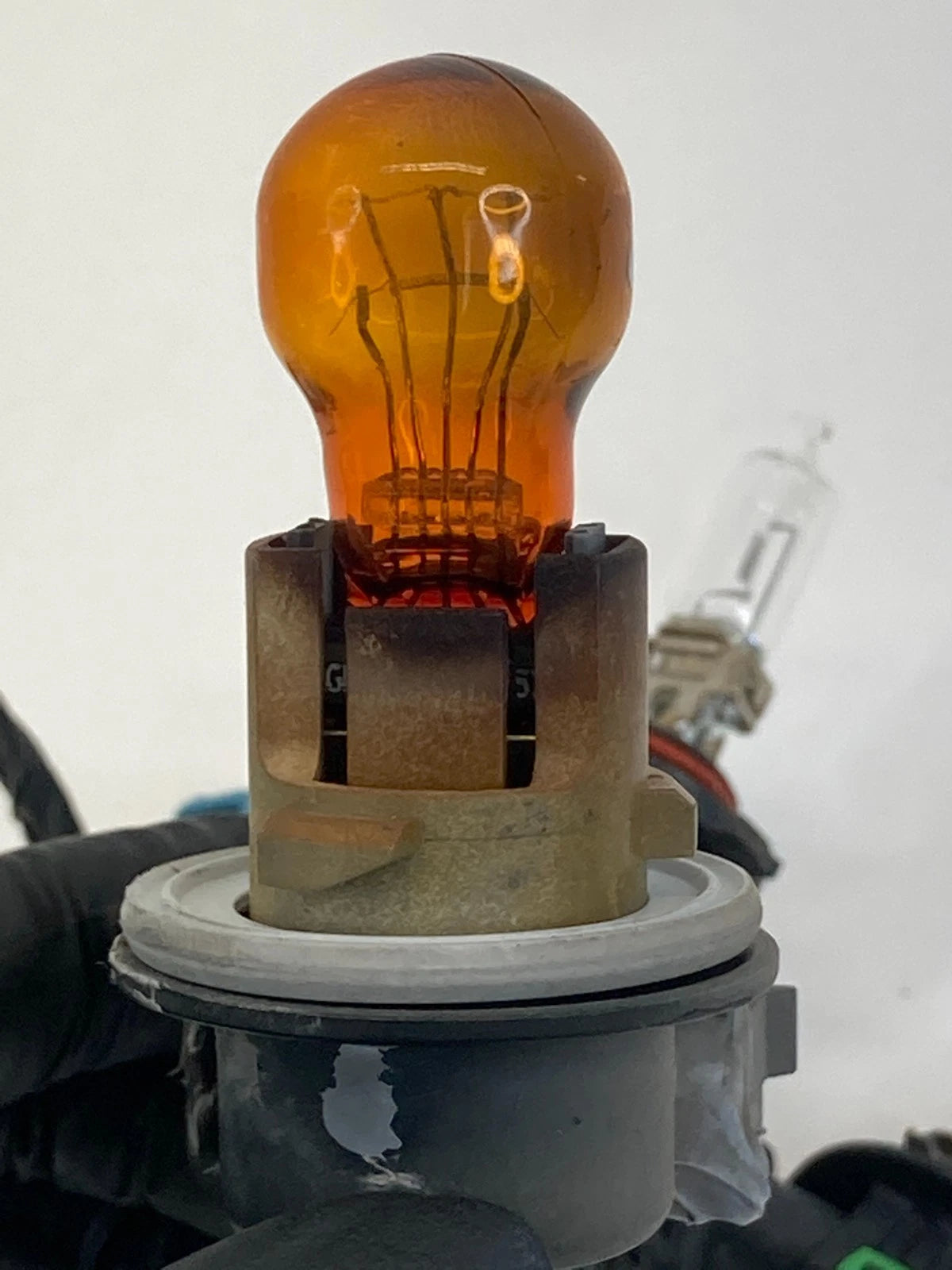 2007-2010 FORD EDGE FRONT LEFT HEADLIGHT WIRE HARNESS CONNECTOR W/ SOCKET OEM