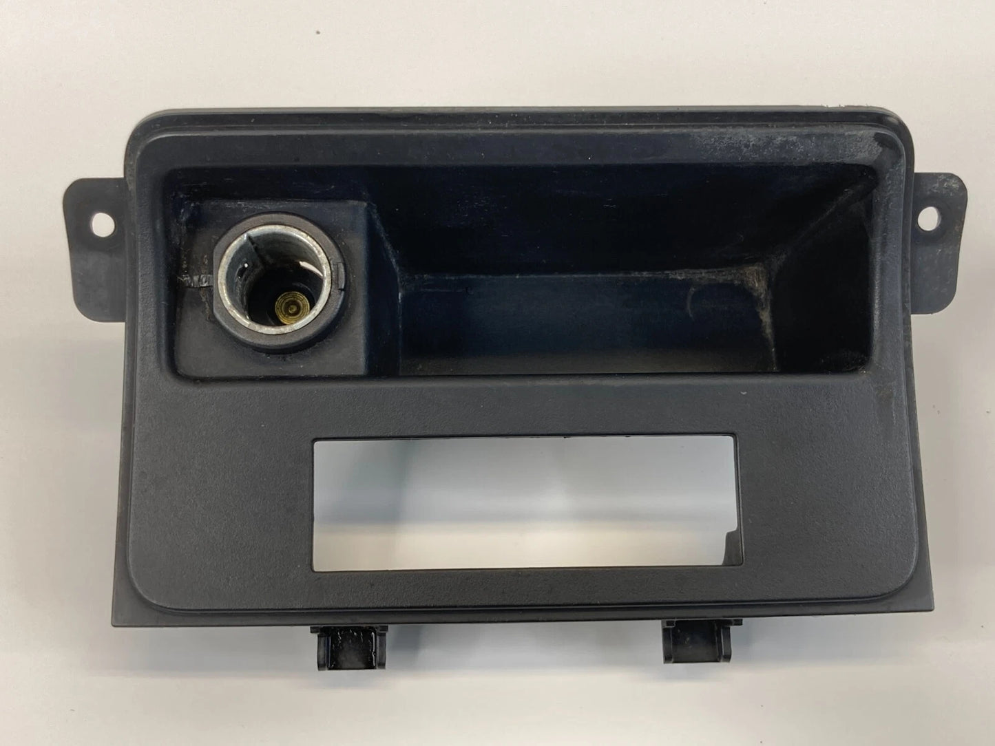 2009-2012 CHEVROLET TRAVERSE CENTER CONSOLE ASHTRAY TRACTION TRIM COVER 2525583