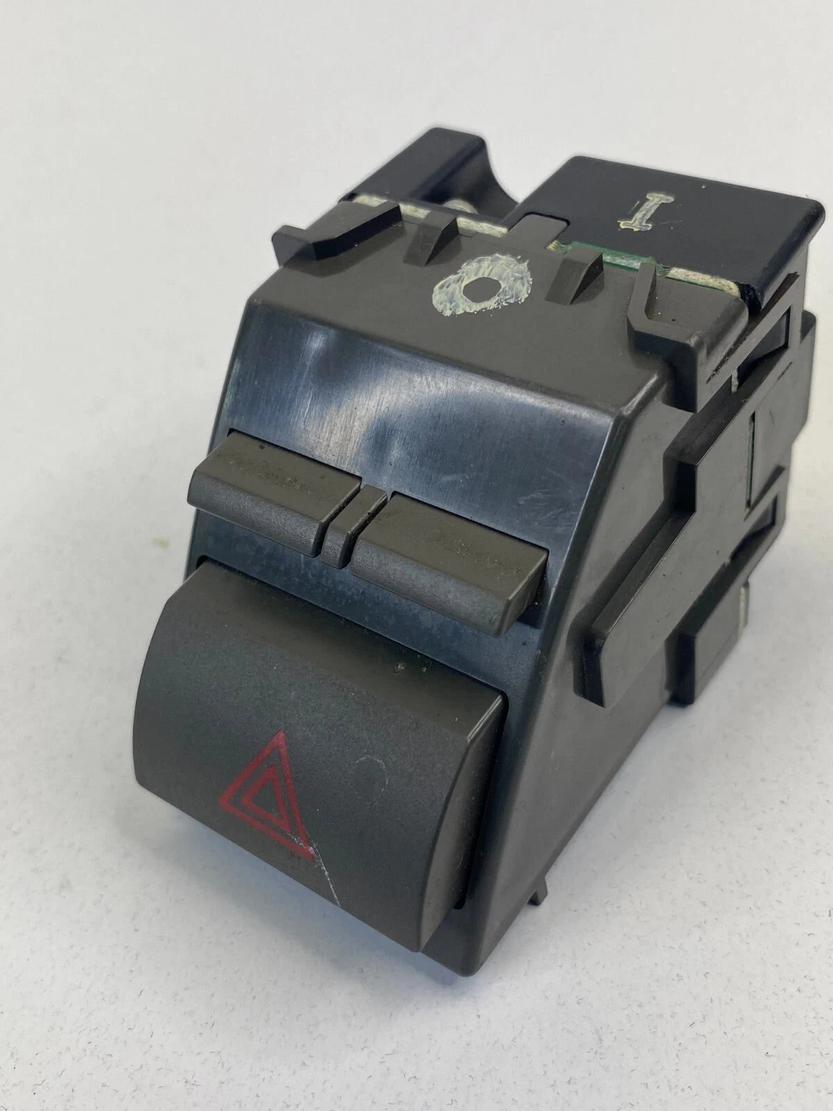 07-11 TOYOTA CAMRY CENTER DASH EMERGENCY HAZARD WARNING SWITCH 84332-06100 OEM