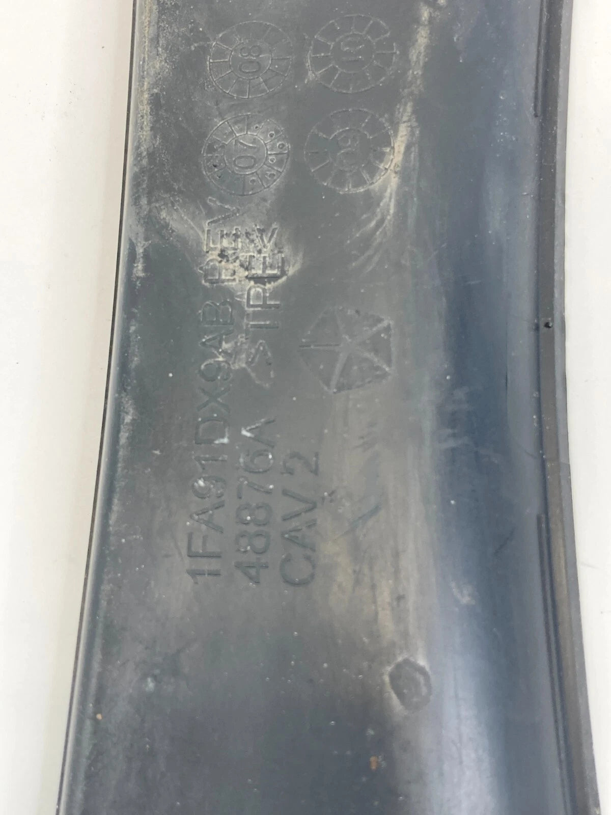2008 2009 CHYSLER 300 CENTER FLOOR CONSOLE RUBBER MAT COIN TRAY 1FA91DX9AB OEM