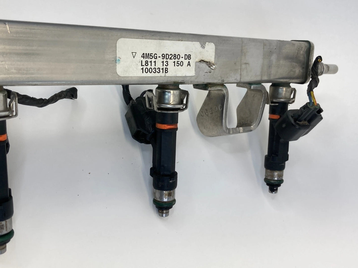 08-11 FORD FOCUS 13-20 FUSION AT FUEL INJECTION RAIL W/ INJECTORS 4M5G9D280D OEM