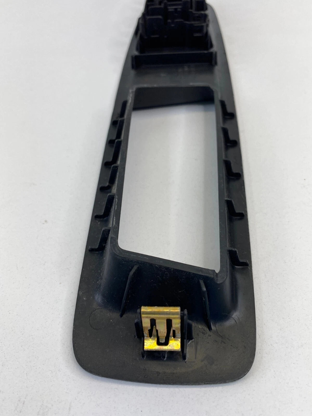 2009-2012 CHEVROLET TRAVERSE FRONT RIGHT SIDE WINDOW SWITCH BEZEL TRIM ONLY OEM
