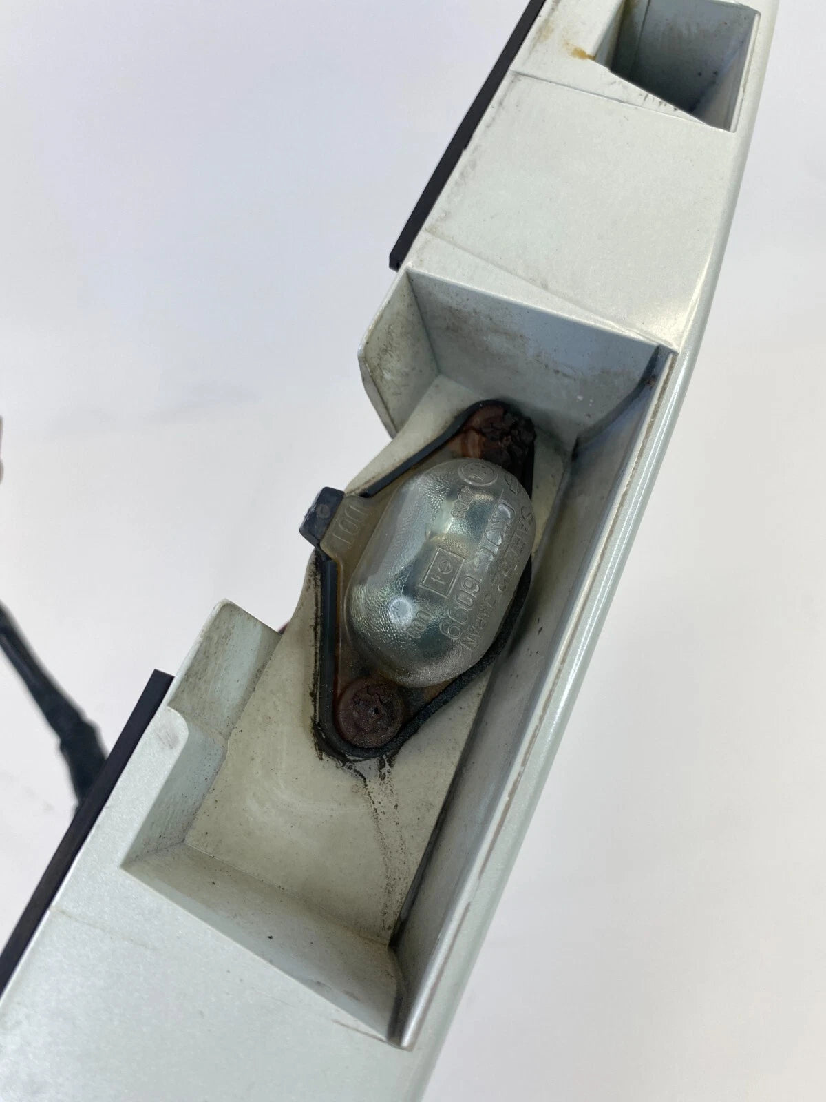 1999-2003 NISSAN PATHFINDER REAR TRUNK LICENSE PLATE MOLDING HANDLE GARNISH